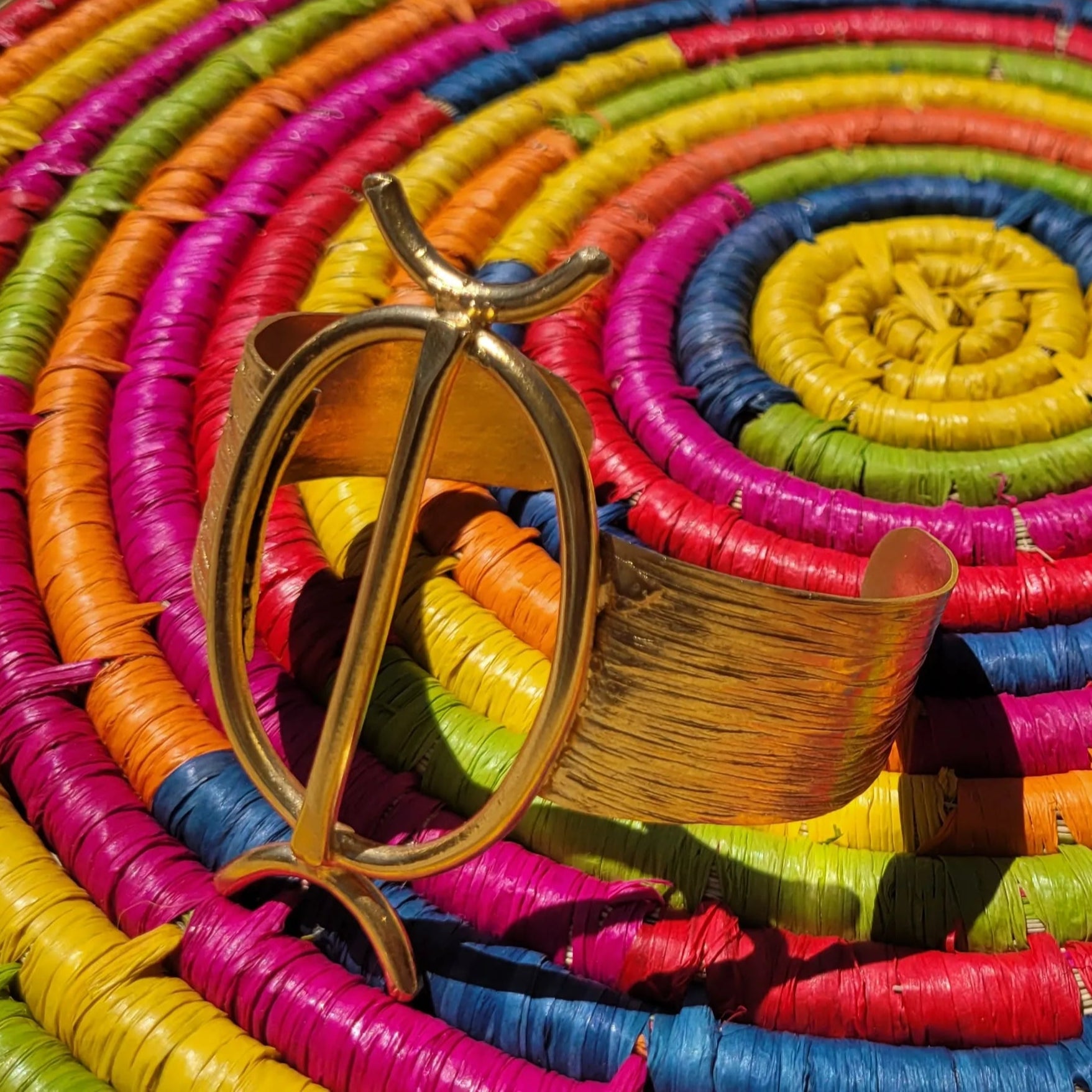bracelet en bronze Jawo, un bijou africain façonné au Sénégal