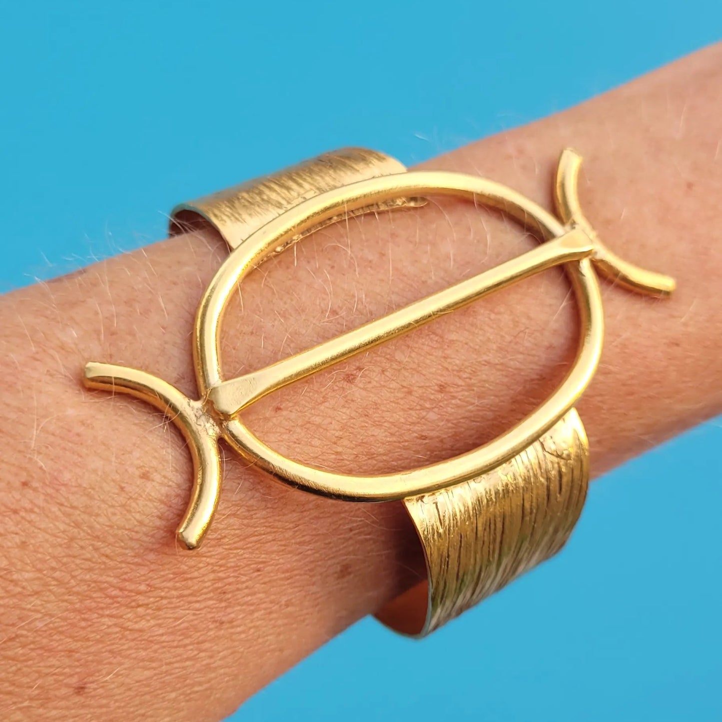 bracelets en bronze Jawo, des bijoux issus de l’artisanat africain ajustables à tous les poignets