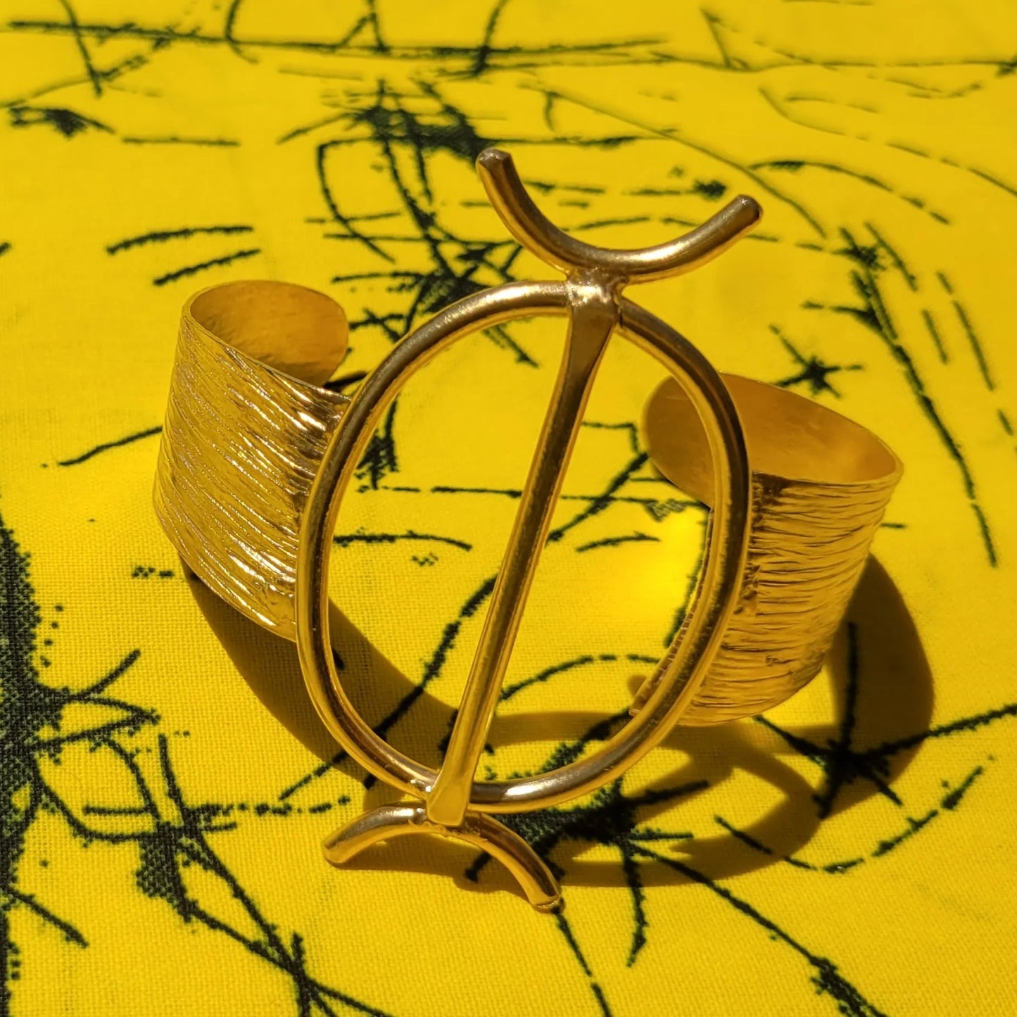 bracelets en bronze Jawo, des bijoux originaux avec symboles tribals