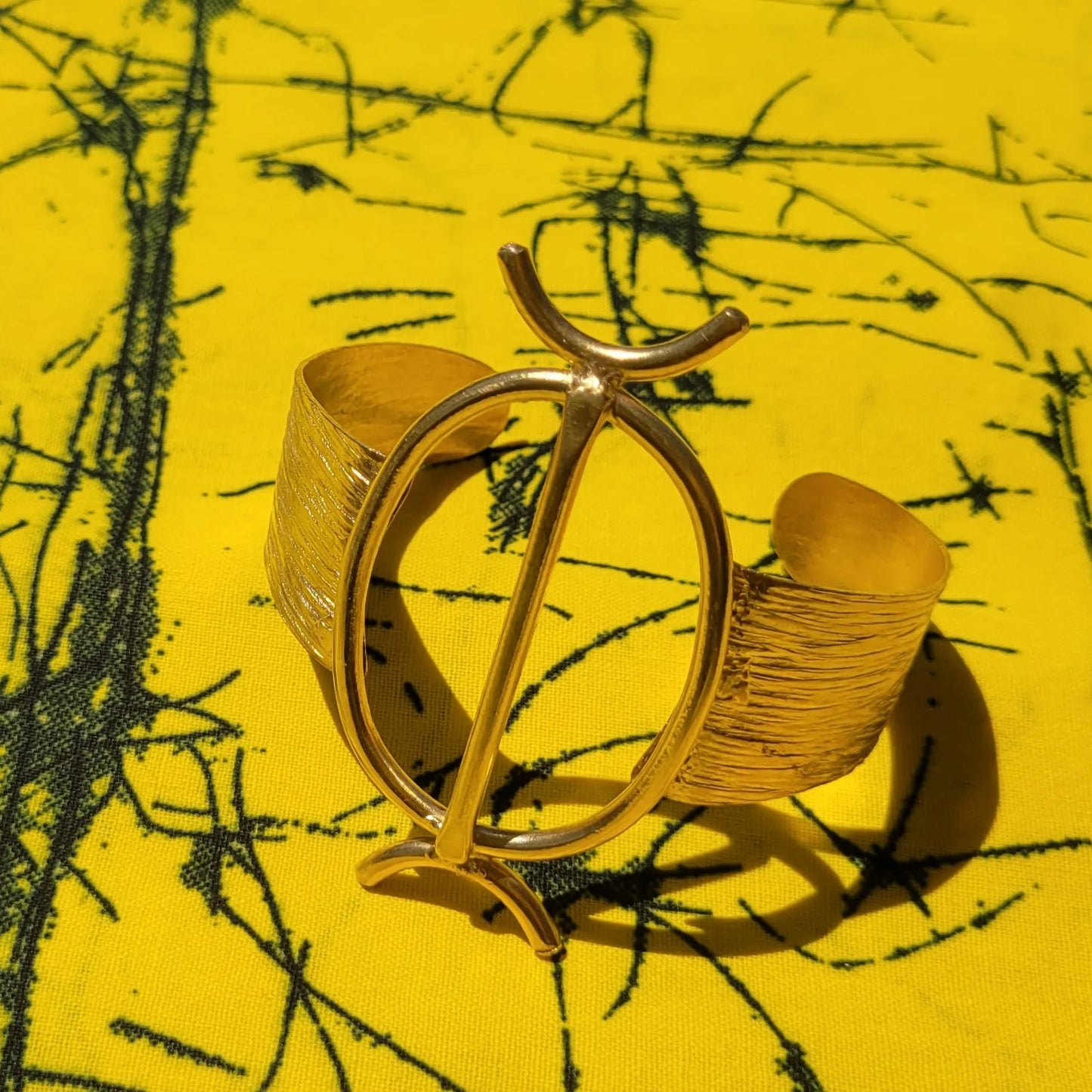 bracelets en bronze Jawo, des bijoux originaux au fini brossé
