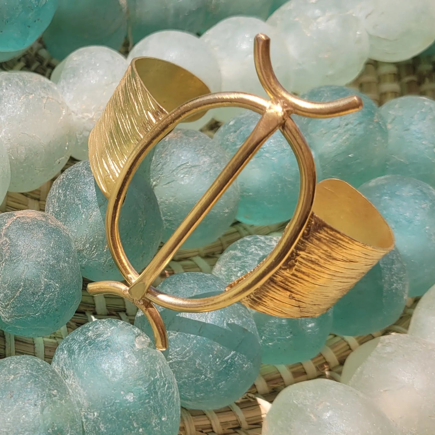 bracelets en bronze Jawo, des bijoux originaux ajustables à tous les poignets