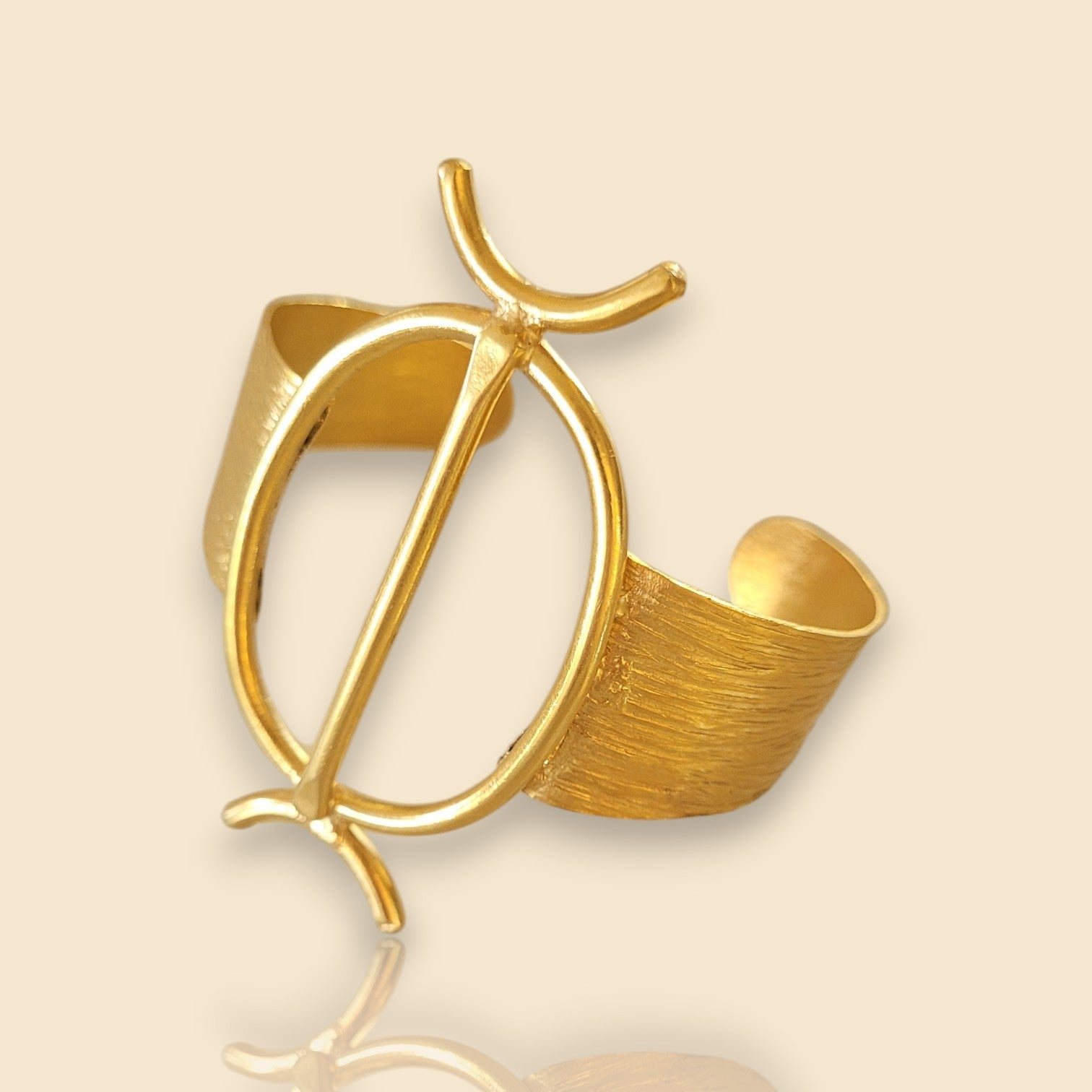 bracelet en bronze Jawo, une manchette dorée pour femme avec symbole tribal