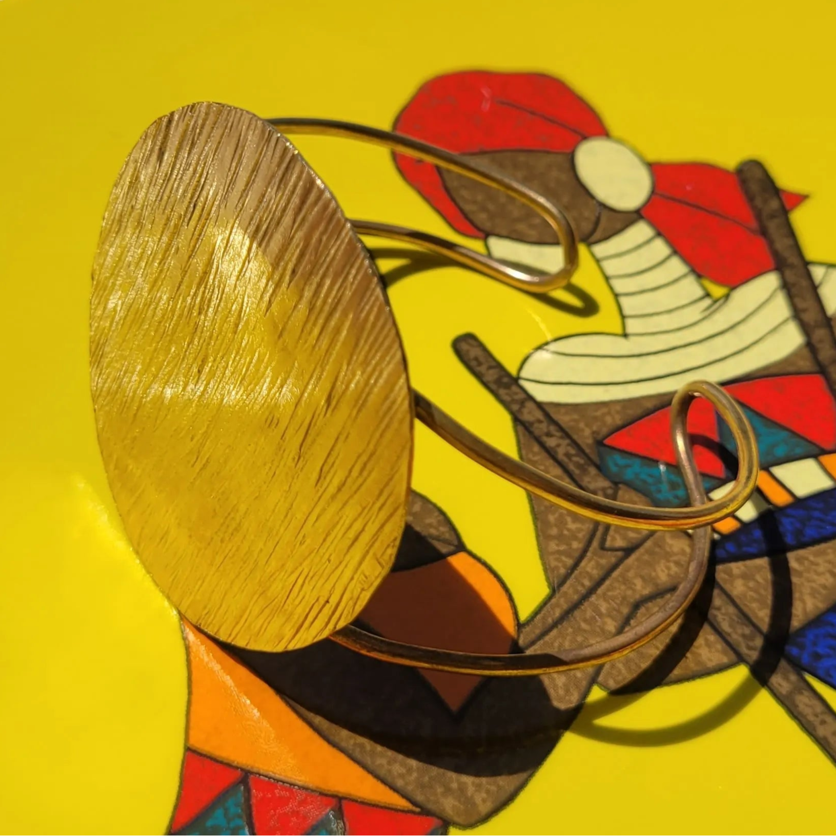 bracelets en bronze Lunja, des bijoux originaux au fini brossé