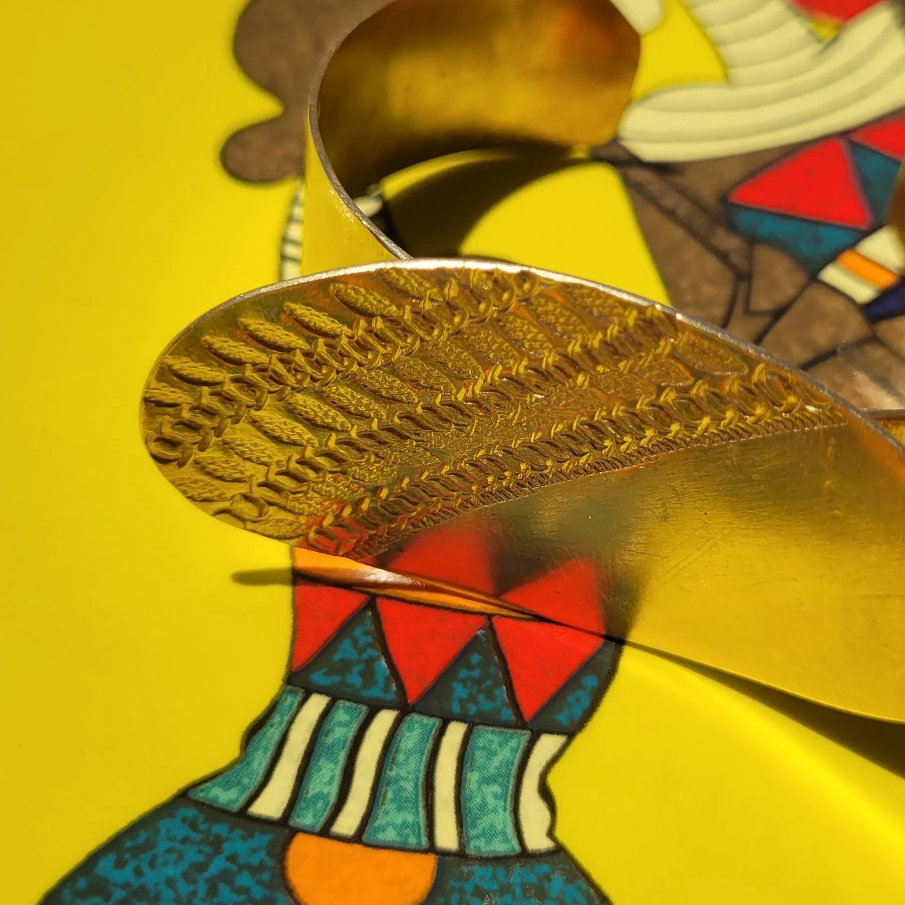 bracelets en bronze Luwana, des bijoux originaux ajustables à tous les poignets