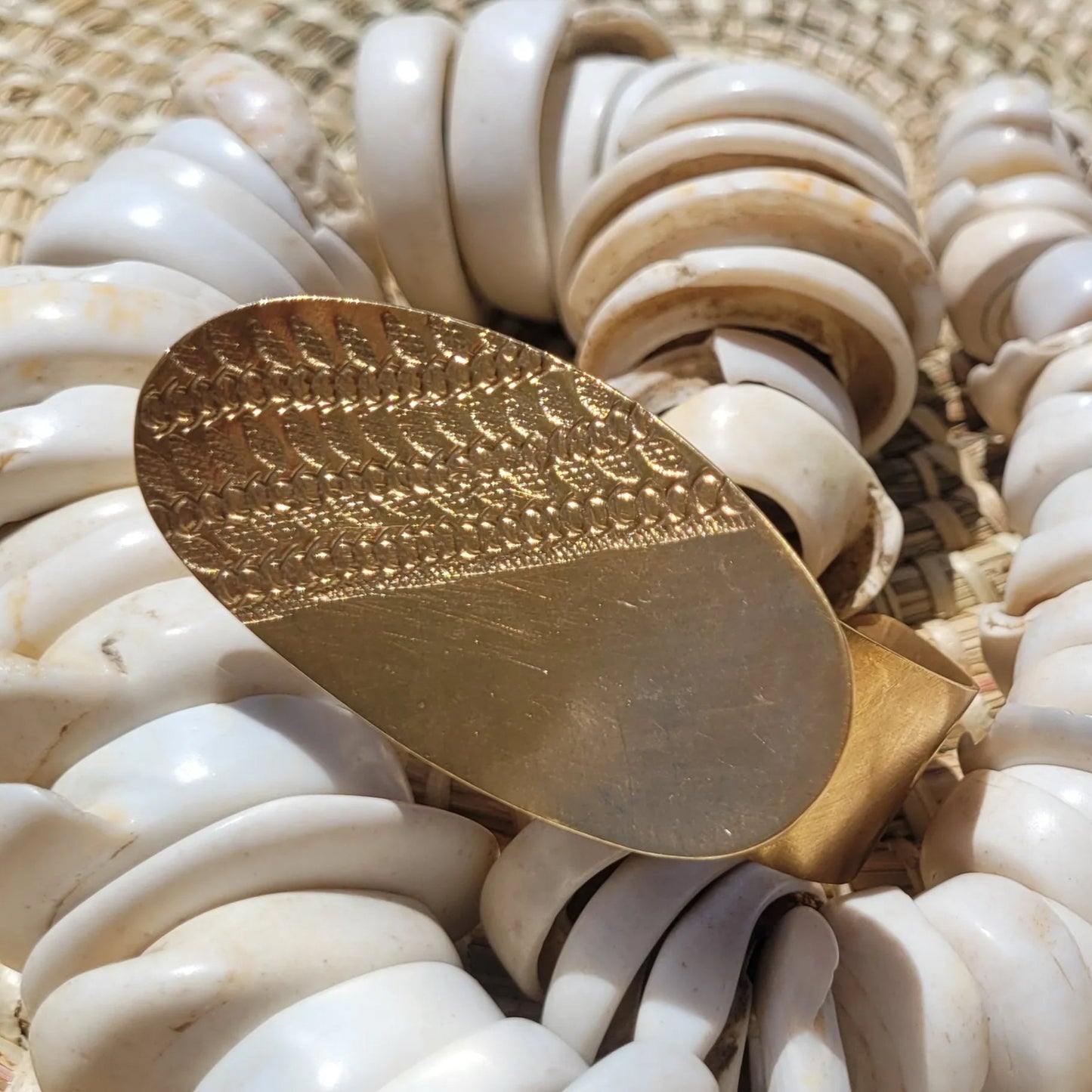 bracelets en bronze Luwana, des bijoux originaux faits main par des artisans dakarois