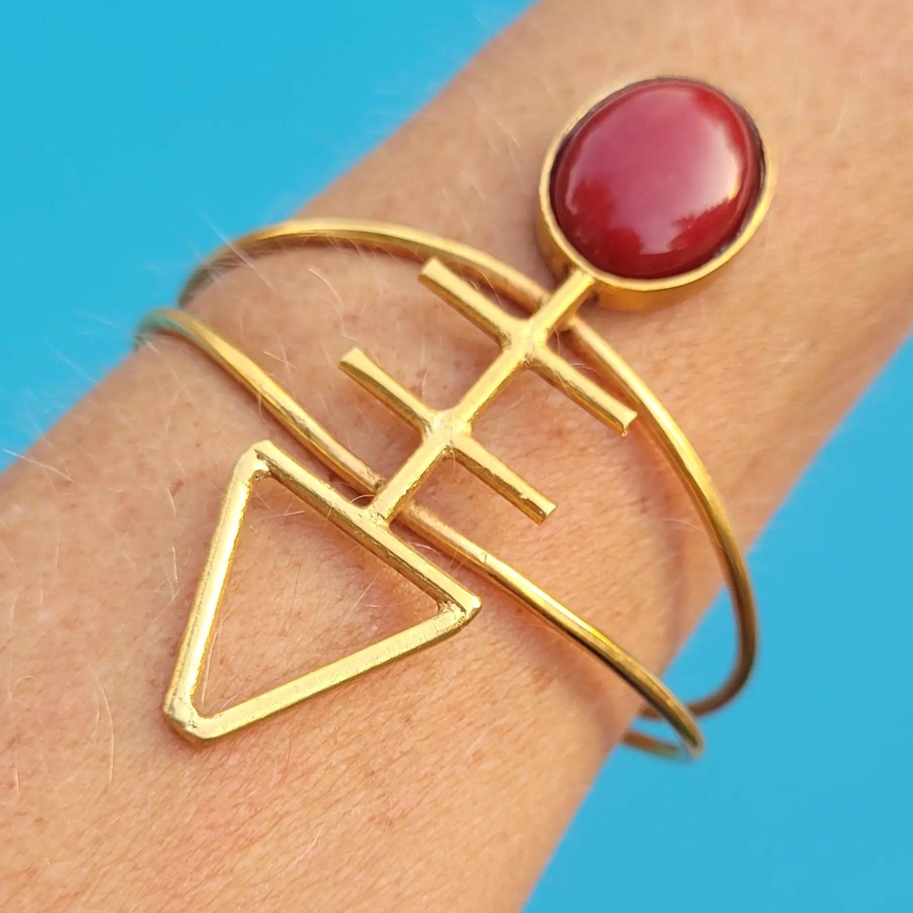 bracelet en bronze Mace, un bijou africain ajustable à tous les poignets