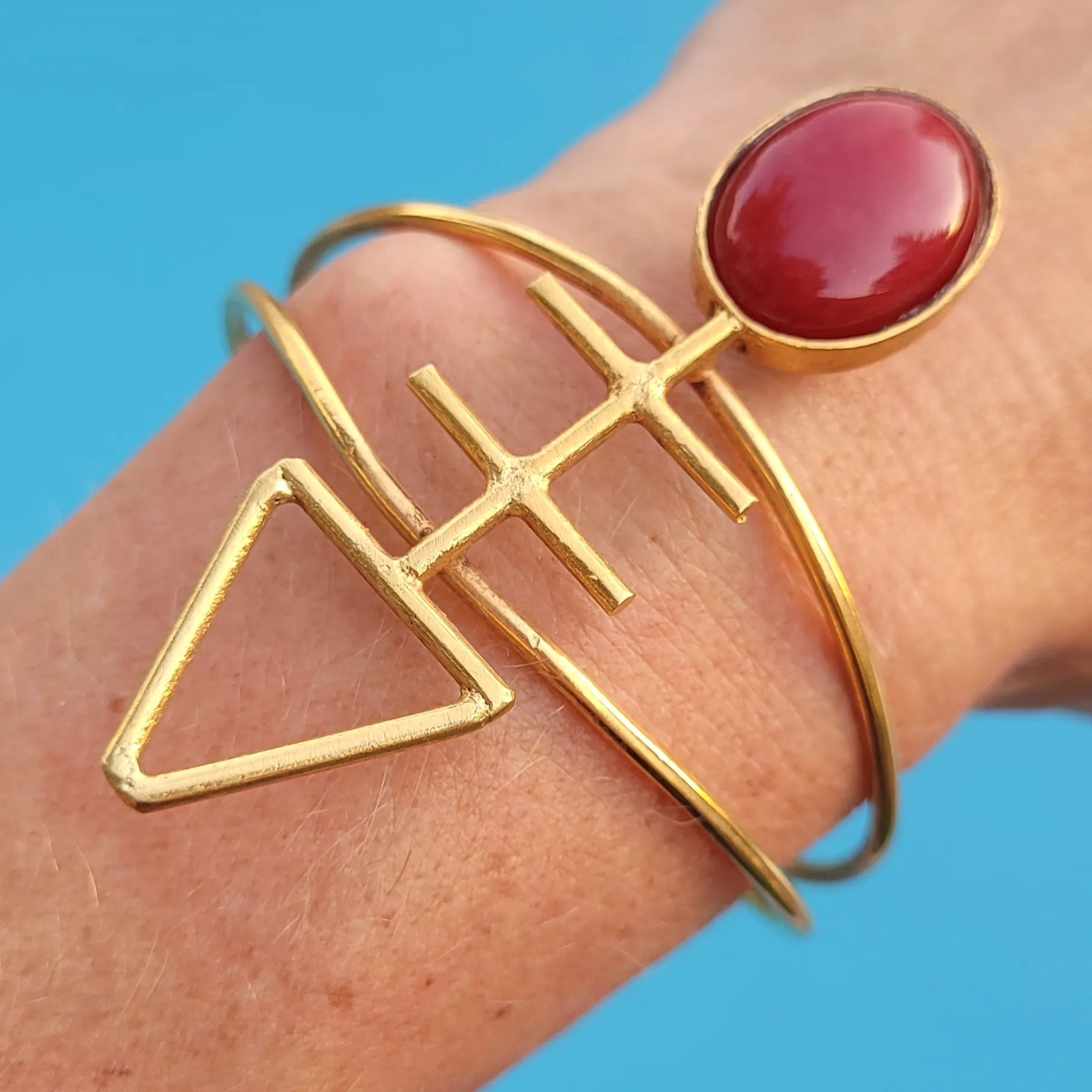 bracelet en bronze Mace, un bijou africain façonné au Sénégal