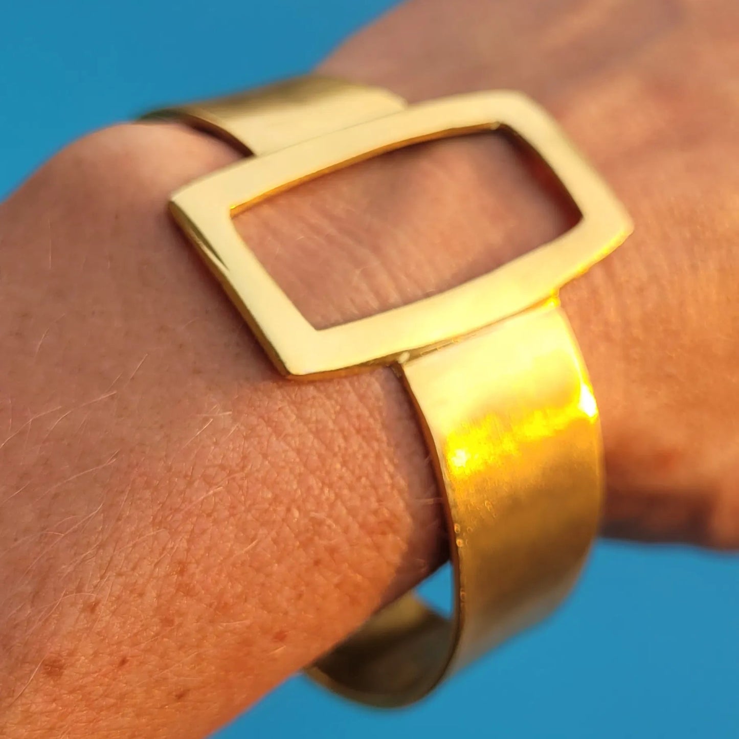 bracelet en bronze Murabba, un bijou africain ajustable à tous les poignets