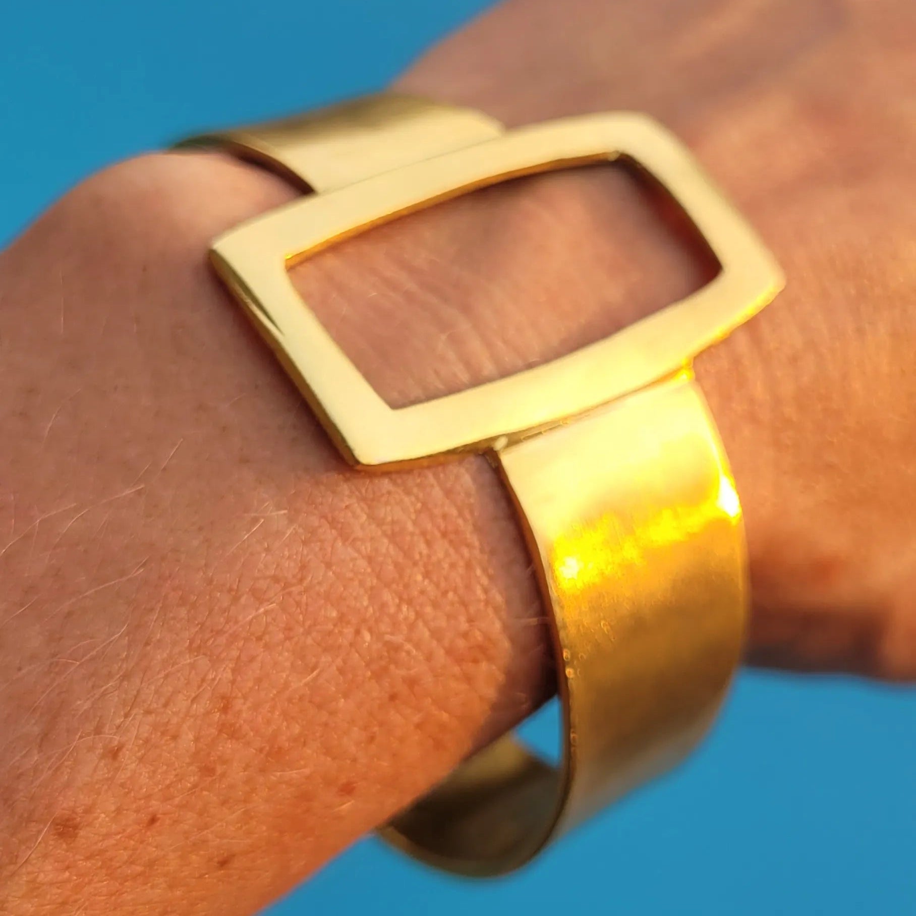 bracelet en bronze Murabba, un bijou africain ajustable à tous les poignets