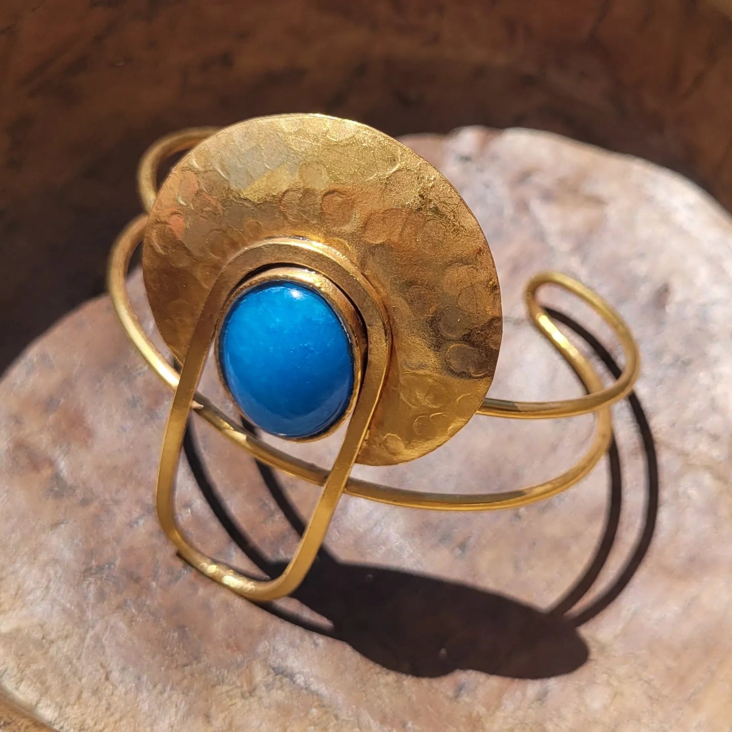 bracelets en bronze Rana, des bijoux originaux ajustables à tous les poignets