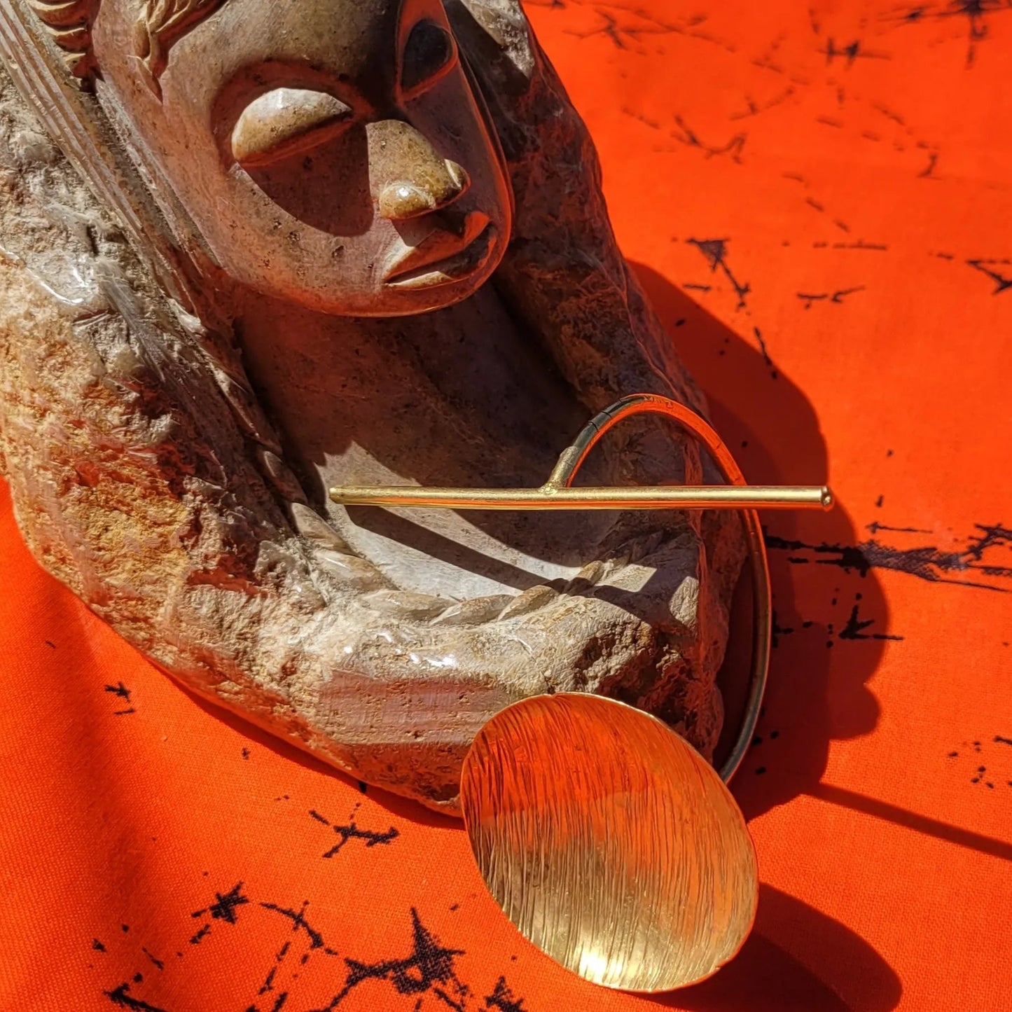 bracelet en bronze Yoruba, une manchette dorée pour femme ajustable à tous les poignets