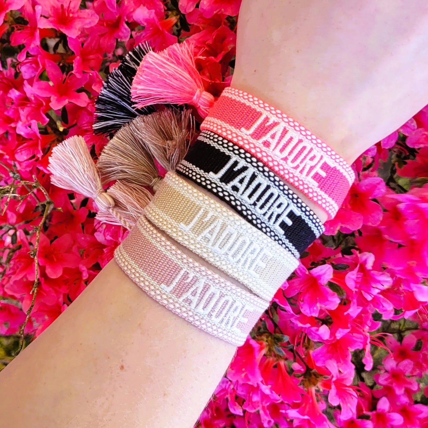 bracelet J’adore en tissu beige, un bracelet brésilien original iconique en 2025