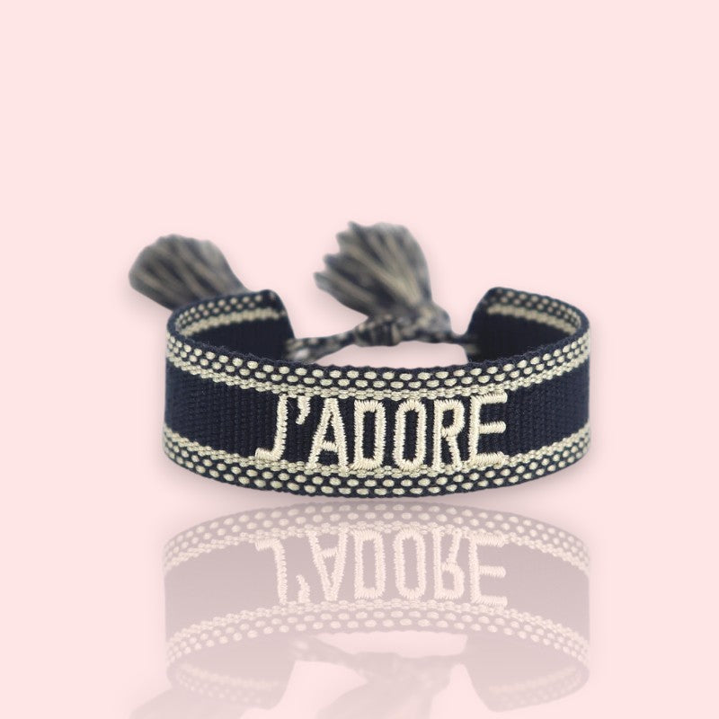 bracelet J’adore en tissu bleu marine, un bracelet en tissu à nouer tendance