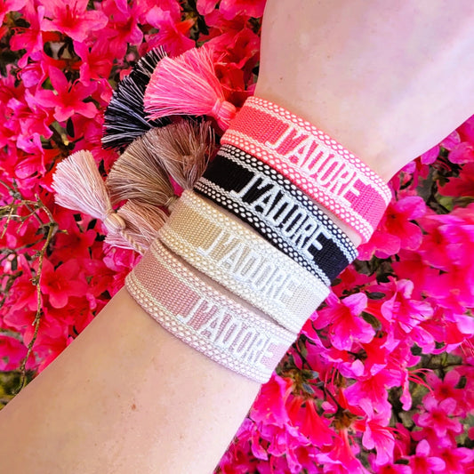bracelet J’adore en tissu noir, un bracelet brésilien original iconique
