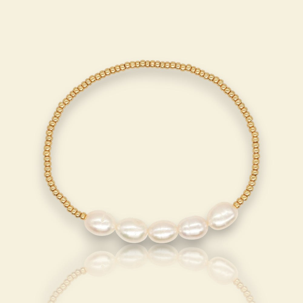 bracelet Ondée, un bracelet fin et nacré avec perles d’eau douce blanches