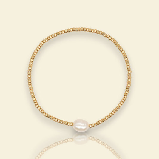 bracelet Rosée, un bracelet fin et nacré avec une perle d’eau douce blanche