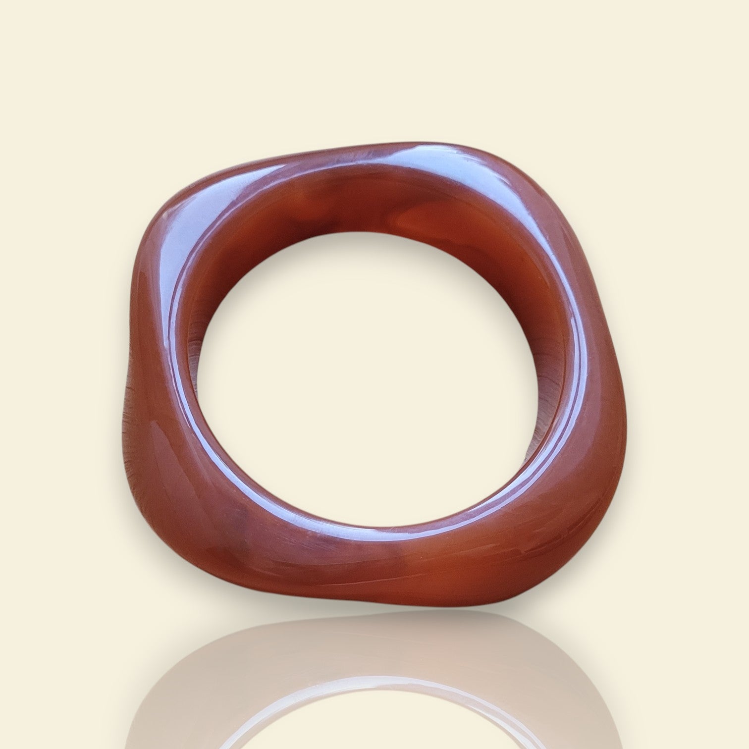 bracelet Rhéa couleur caramel, un bracelet en résine à la mode et tendance