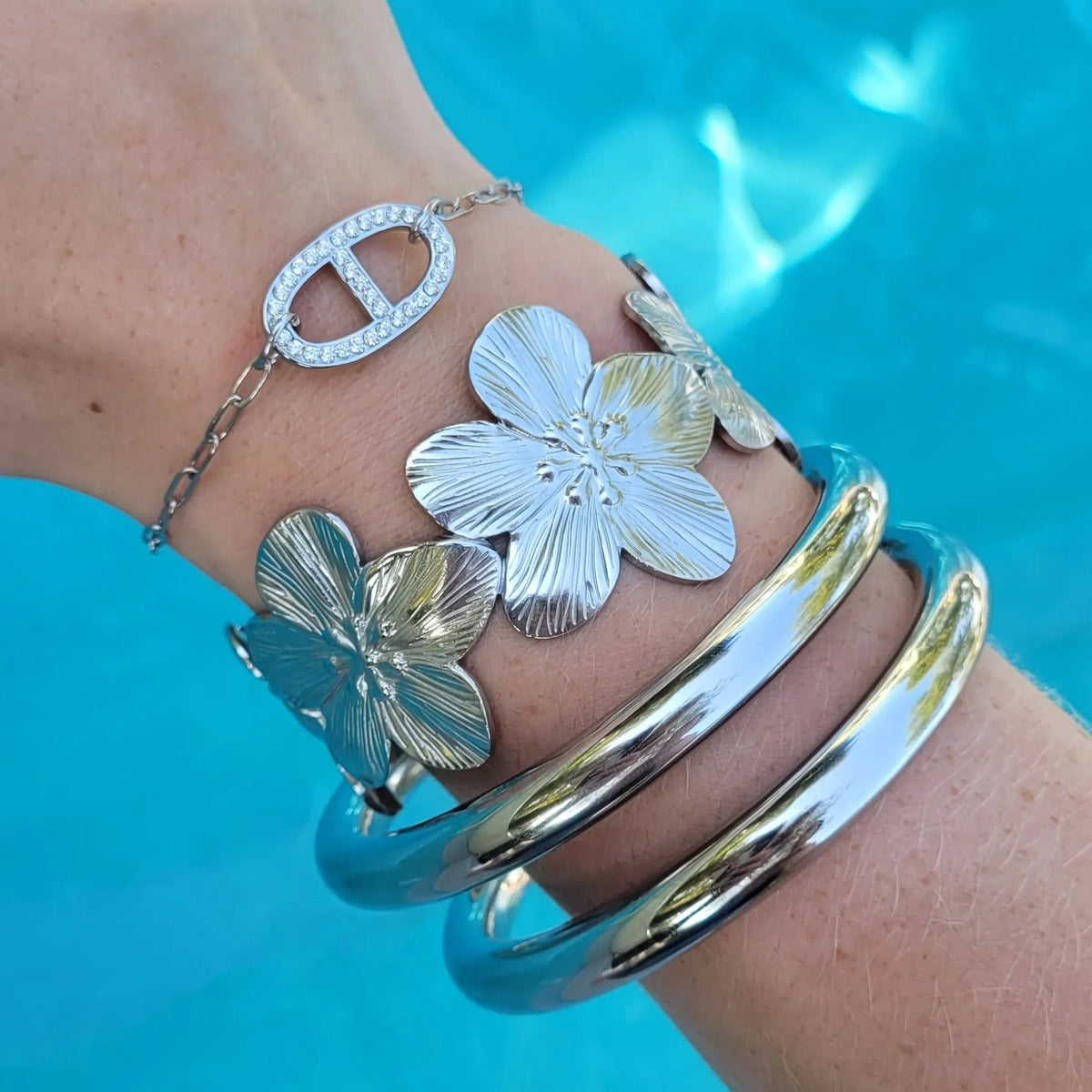bracelet rigide Pretty argenté, un jonc en acier inoxydable intemporel