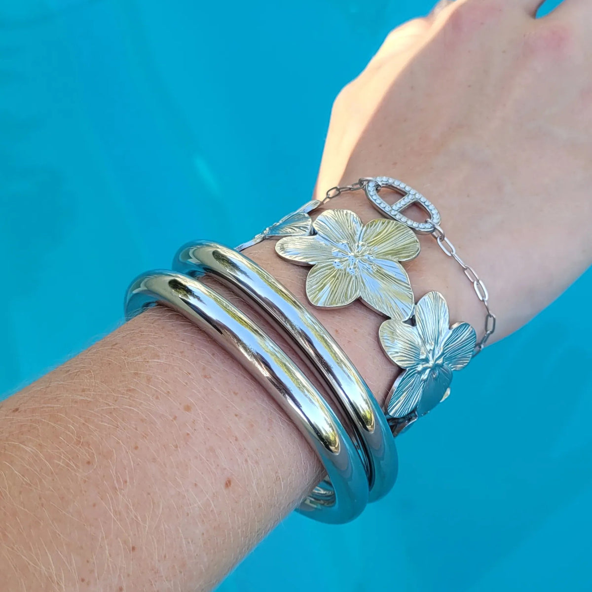 bracelet rigide Pretty argenté, un jonc en acier inoxydable tendance