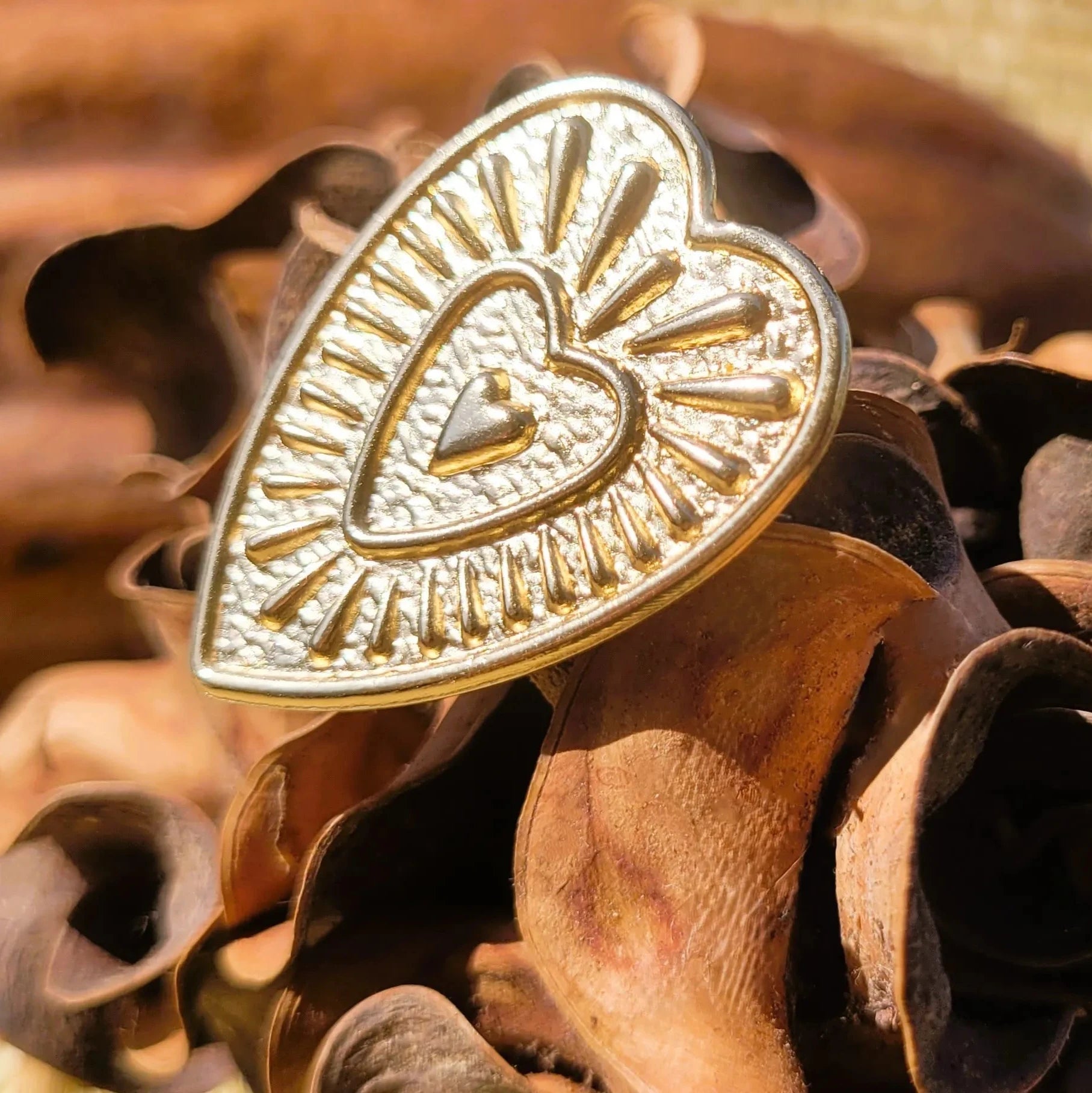 bijou broche moderne Valentine en laiton recouvert d’or