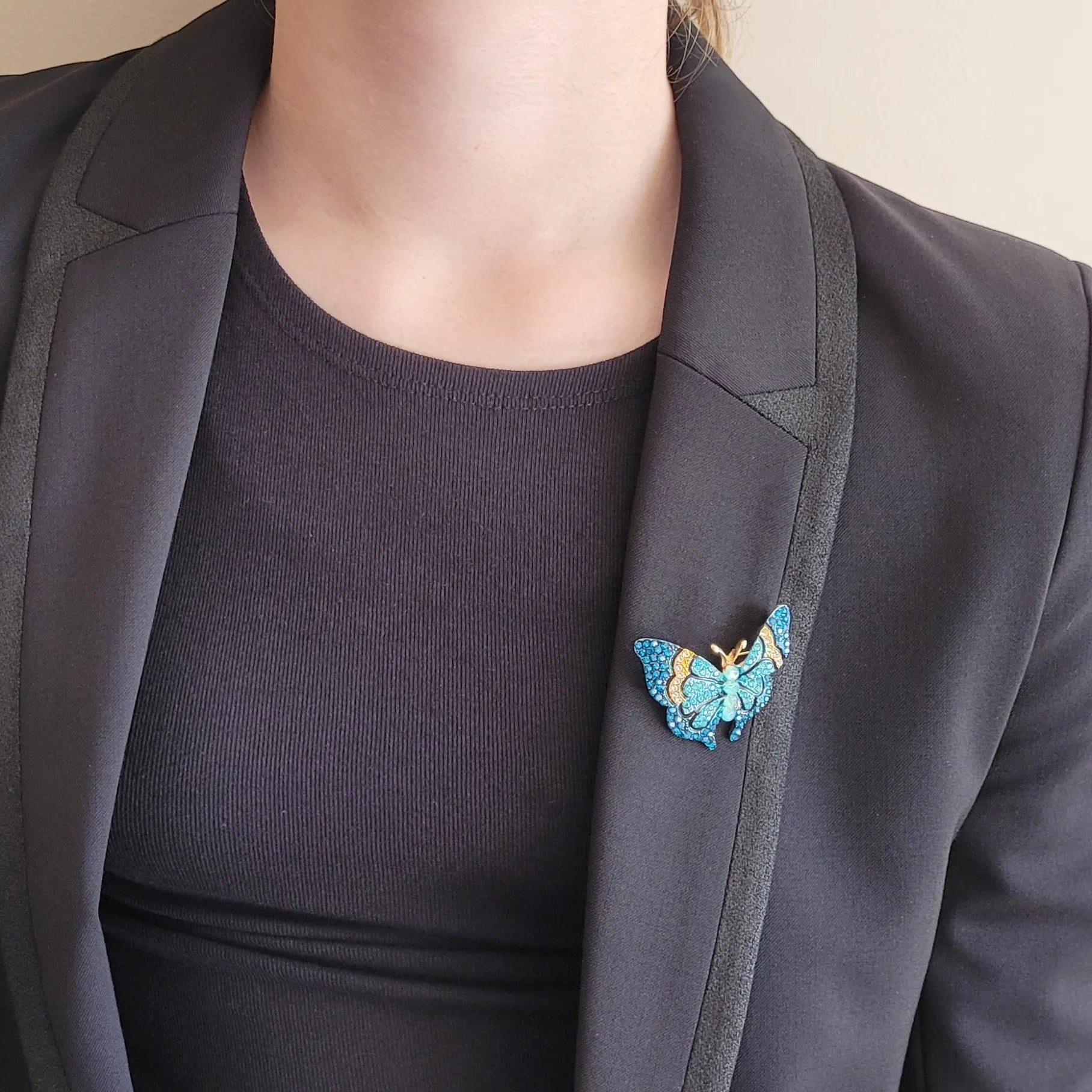 broche papillon bleu pour femme chic Le cadeau de Niiki Paris