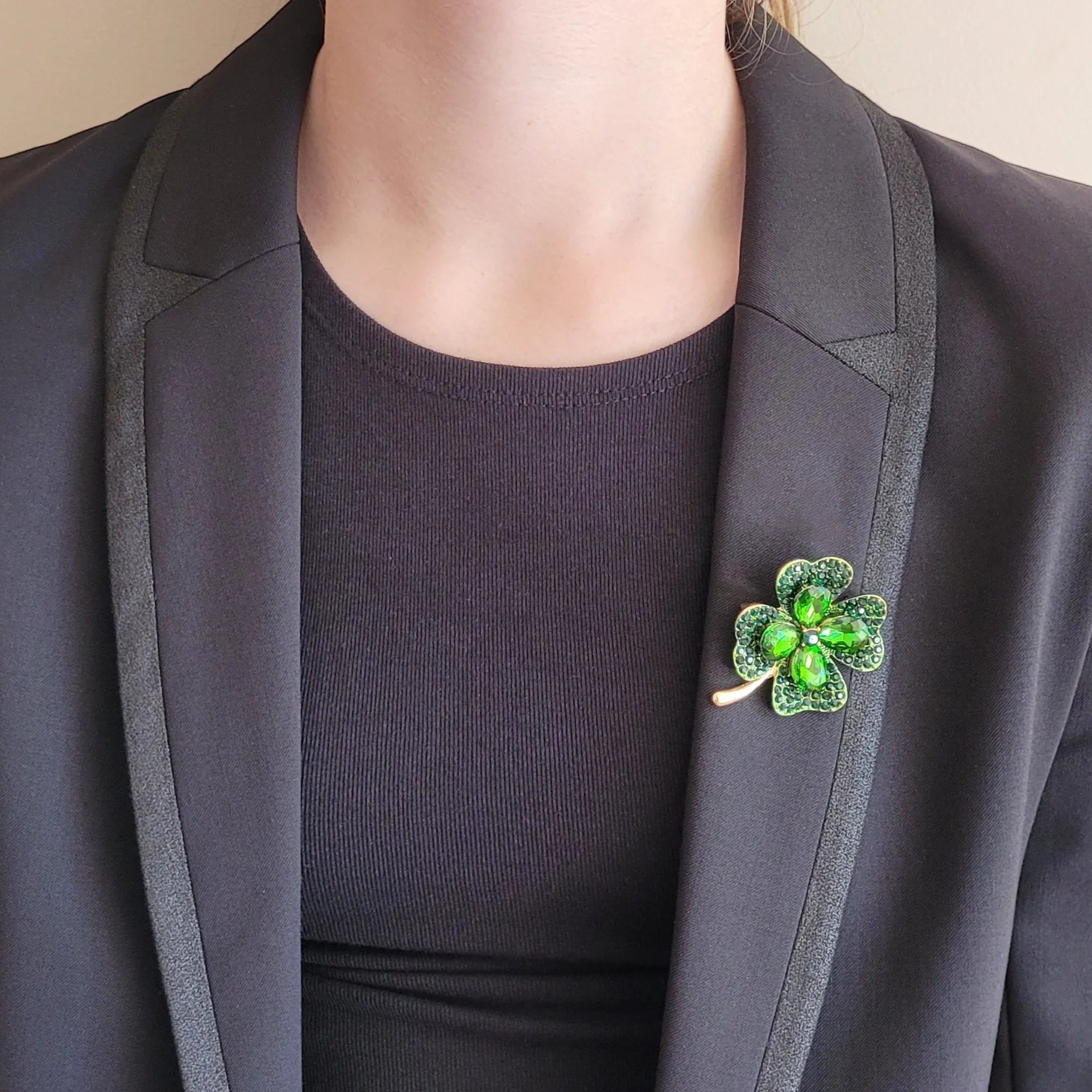 broche trèfle à quatre feuilles pour femme chic modèle Chanceuse de Niiki Paris