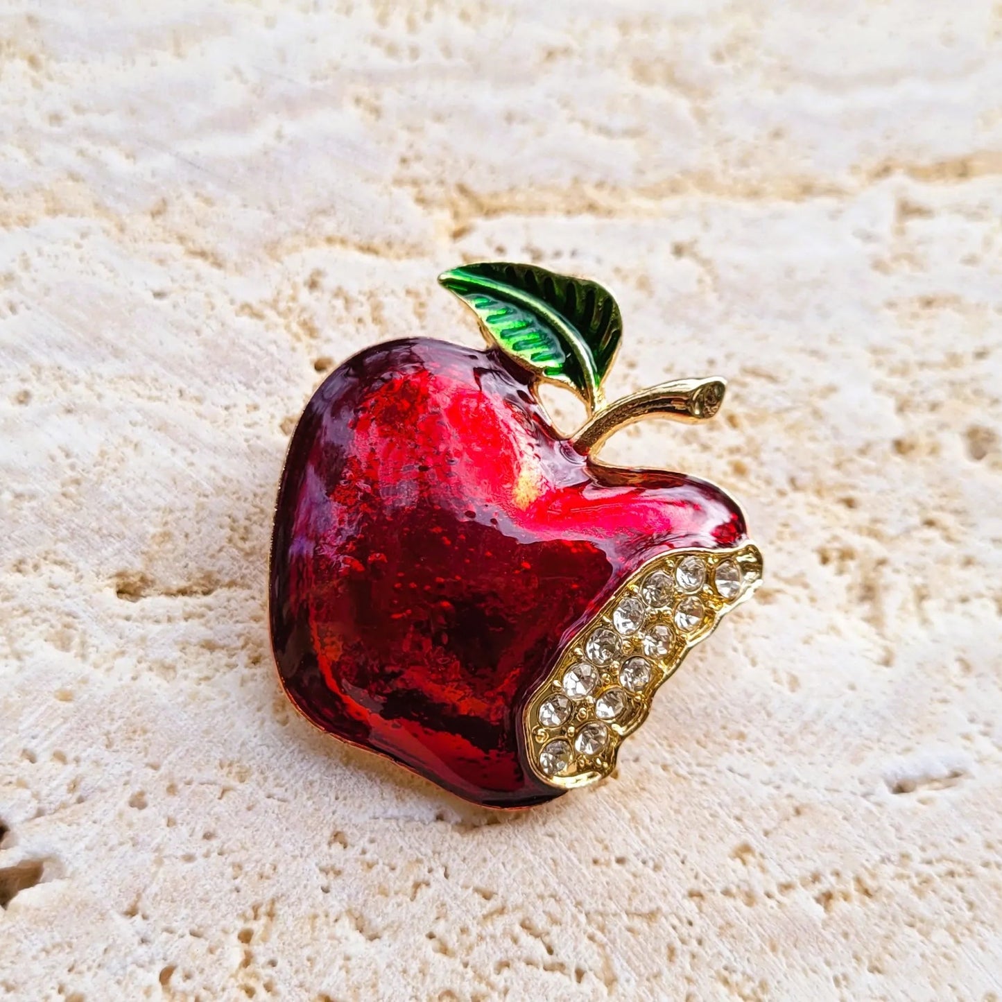 broche dorée Ariane, une broche fantaisie pour vêtement