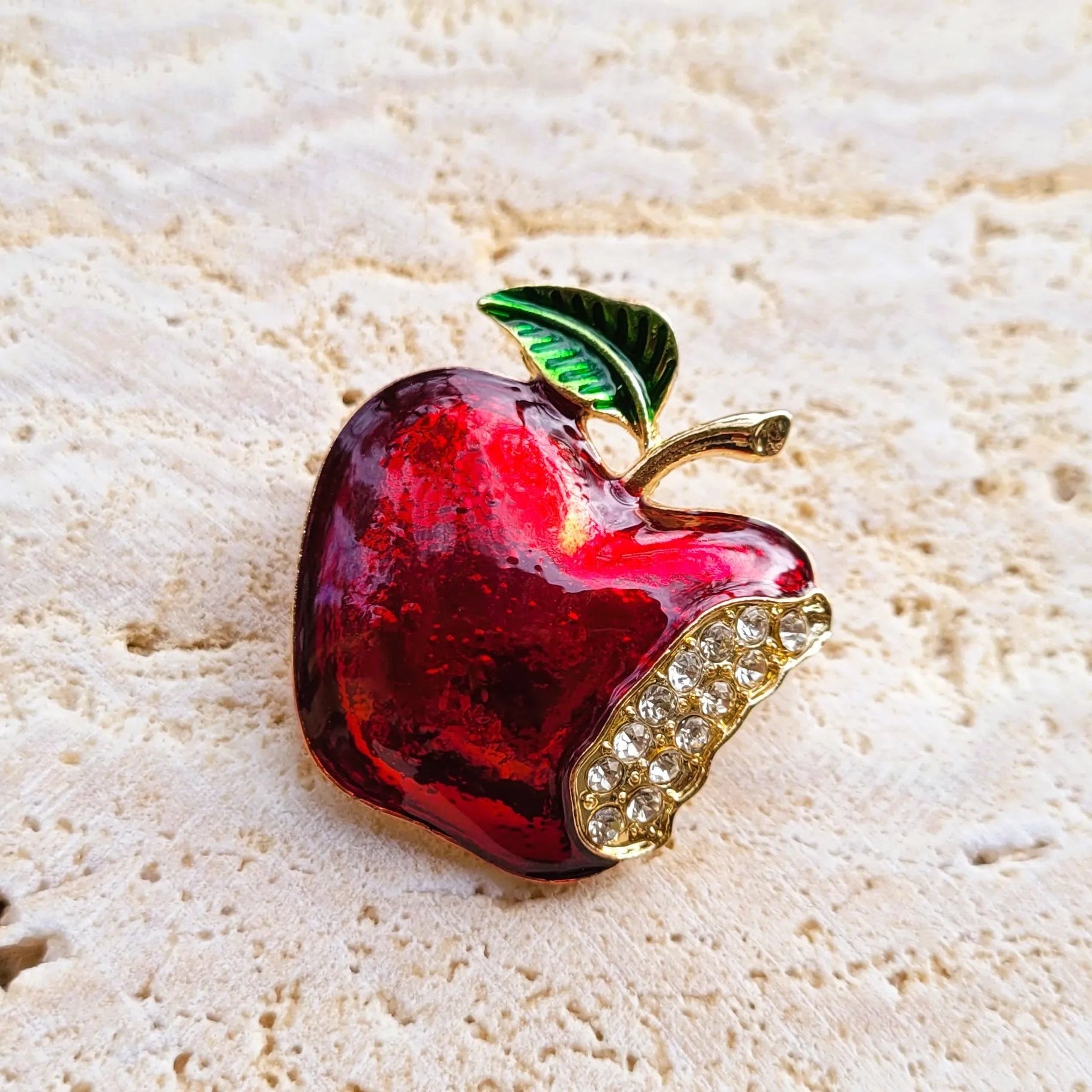 broche dorée Ariane, une broche fantaisie pour vêtement