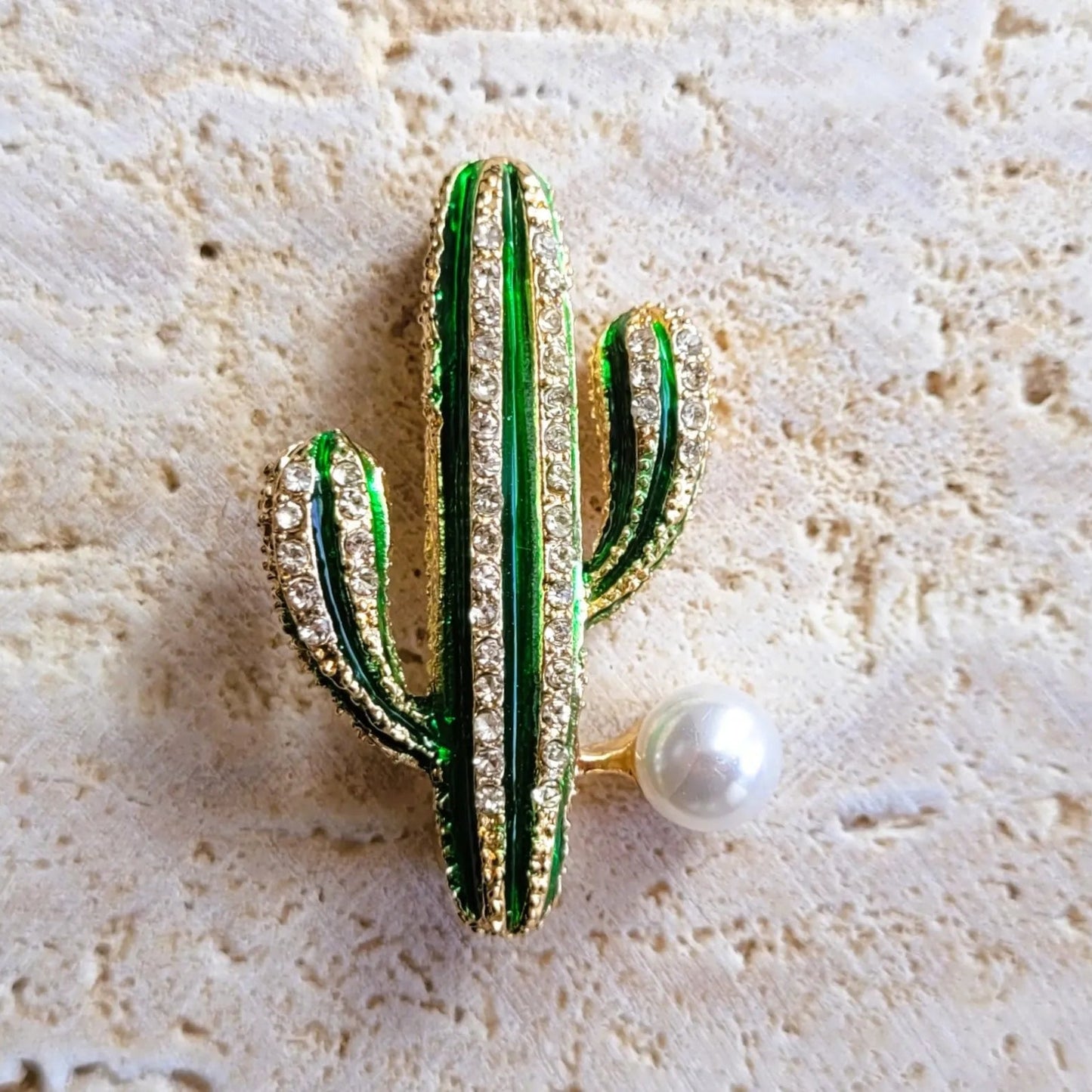 broche dorée Arizona, une broche fantaisie inspirée de la nature pour vêtement