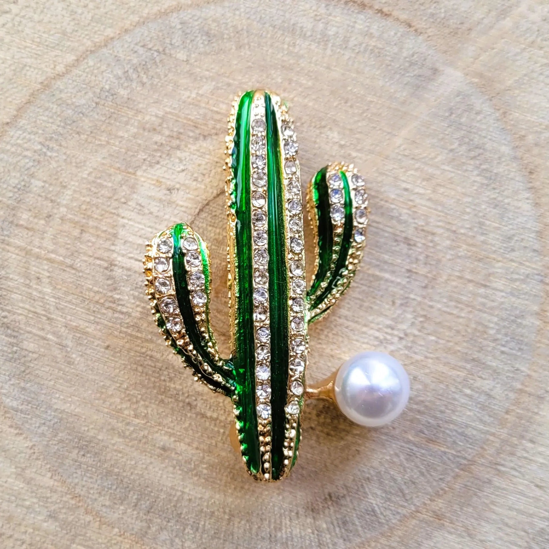 broche dorée Arizona, une broche végétale d’un délicat cactus lumineux pour vêtement 