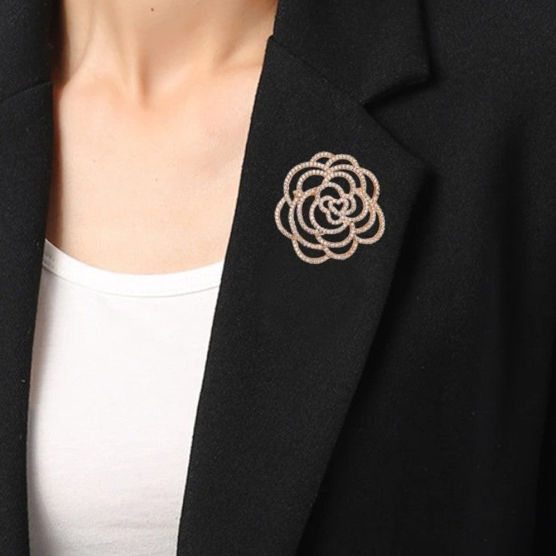 broche dorée Camélia, une broche élégante pour vêtement