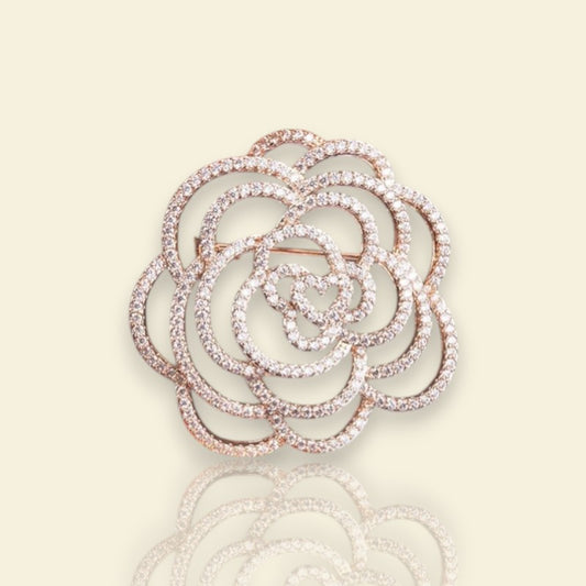broche dorée Camélia, une broche élégante pour vêtement de femme
