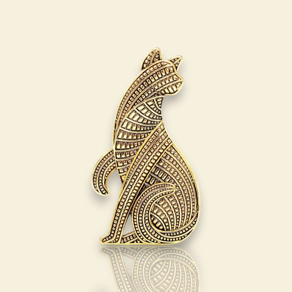 broche dorée Isis, une broche majestueuse pour vêtement de femme