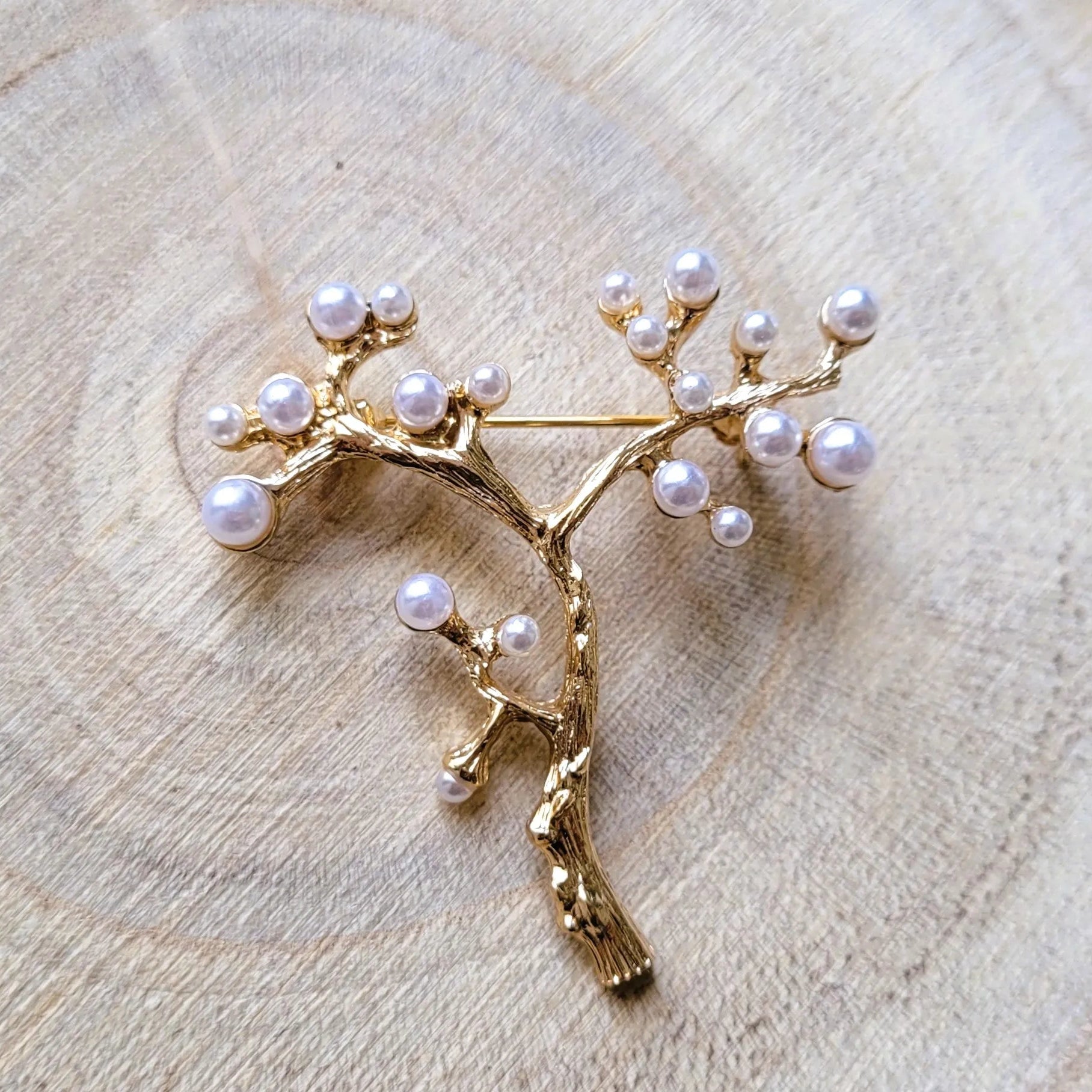broche dorée Orélia, un bijou fantaisie