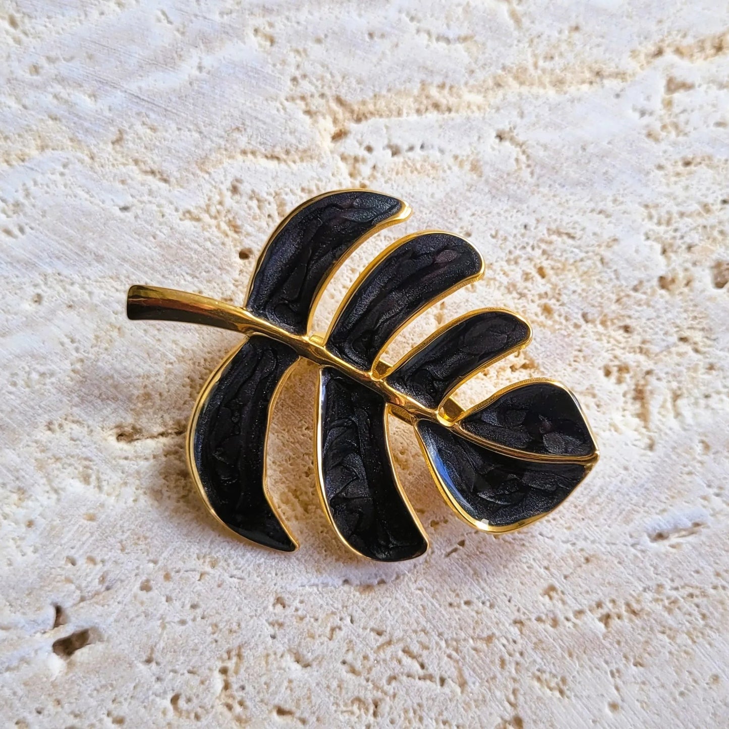 broche dorée Palma, une broche fantaisie tropicale pour vêtement