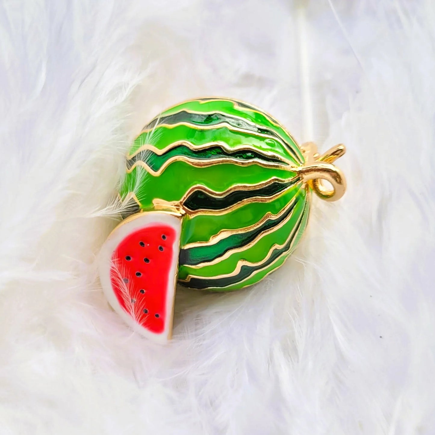 broche dorée Sandia, une broche moderne fantaisie