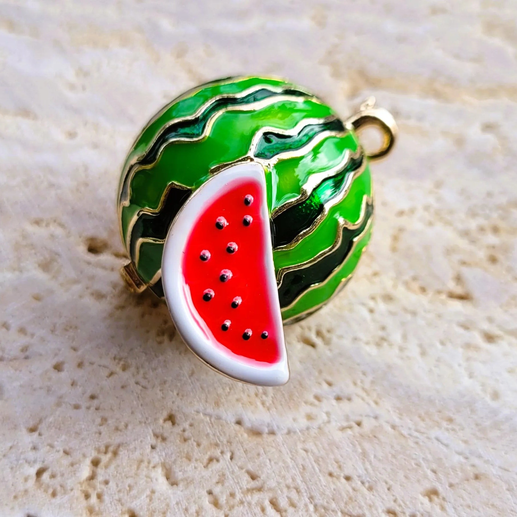 broche dorée Sandia, une broche fantaisie pour vêtement