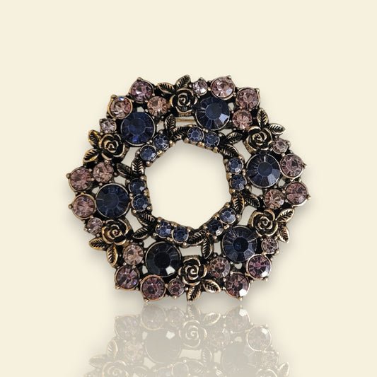 broche dorée Souveraine en couronne de roses et de feuillage en strass de la collection de broches bijoux