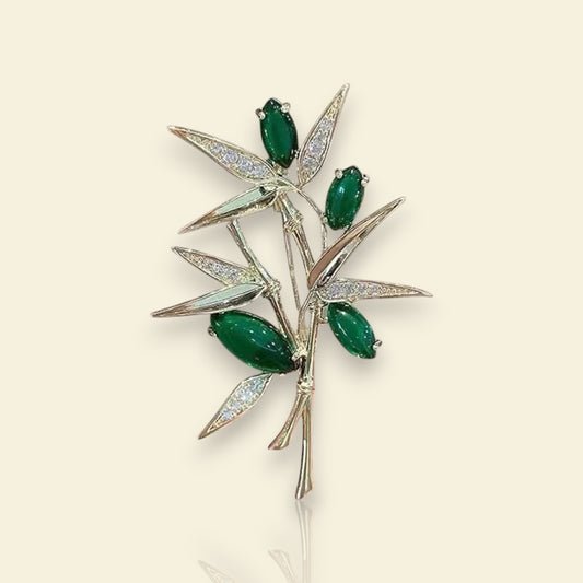 broche dorée Sylvaine, une broche végétale tendance en 2025