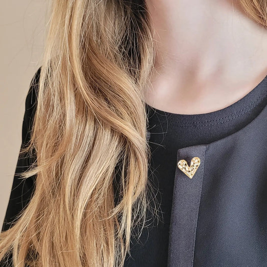 broche dorée Te quiero, une broche d’un petit cœur fait de barrettes de strass pour femme