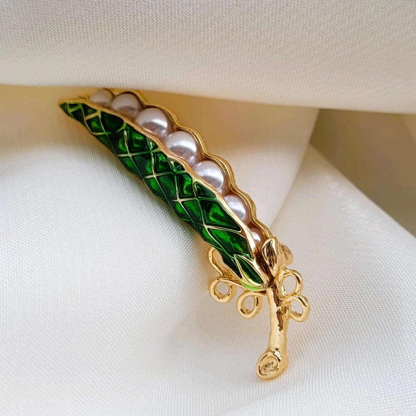 broche dorée Verde, un bijou moderne fantaisie