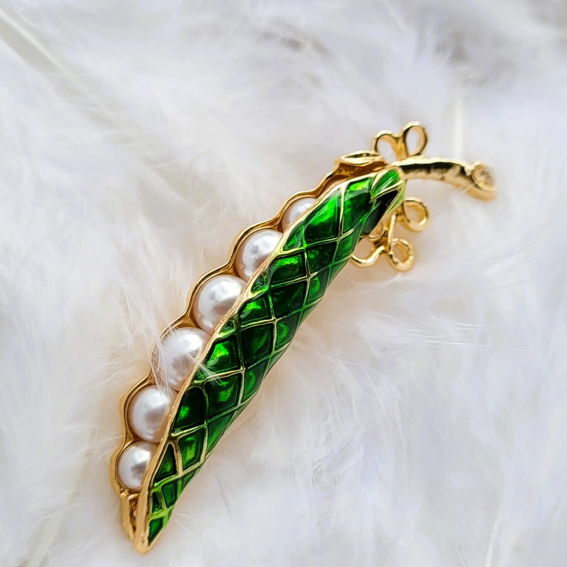 broche dorée Verde, une broche moderne fantaisie