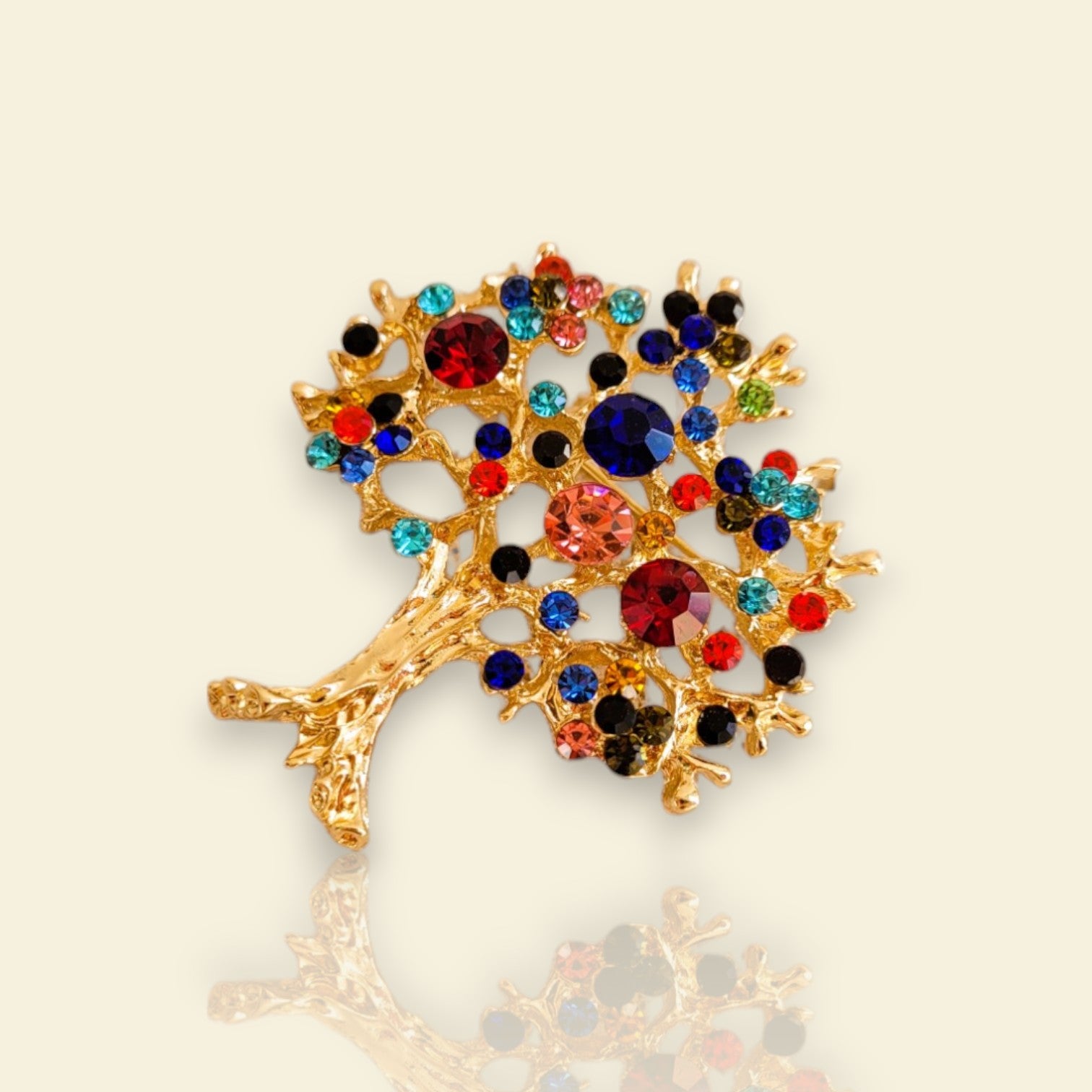 broche dorée Via, une broche d’un arbre de vie aux strass multicolores pour femme chic