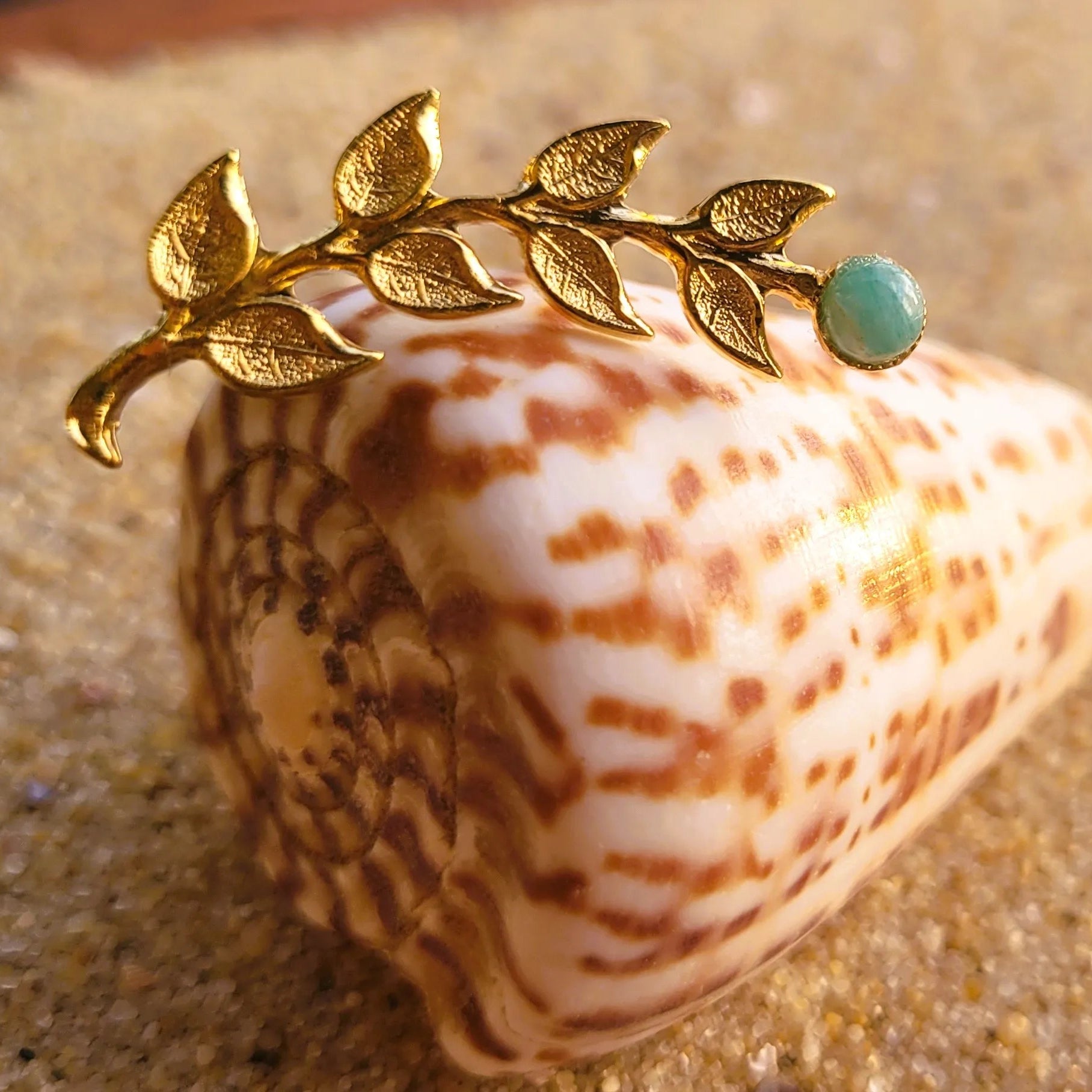 broche fantaisie Laurier en amazonite et laiton recouvert d’or fin
