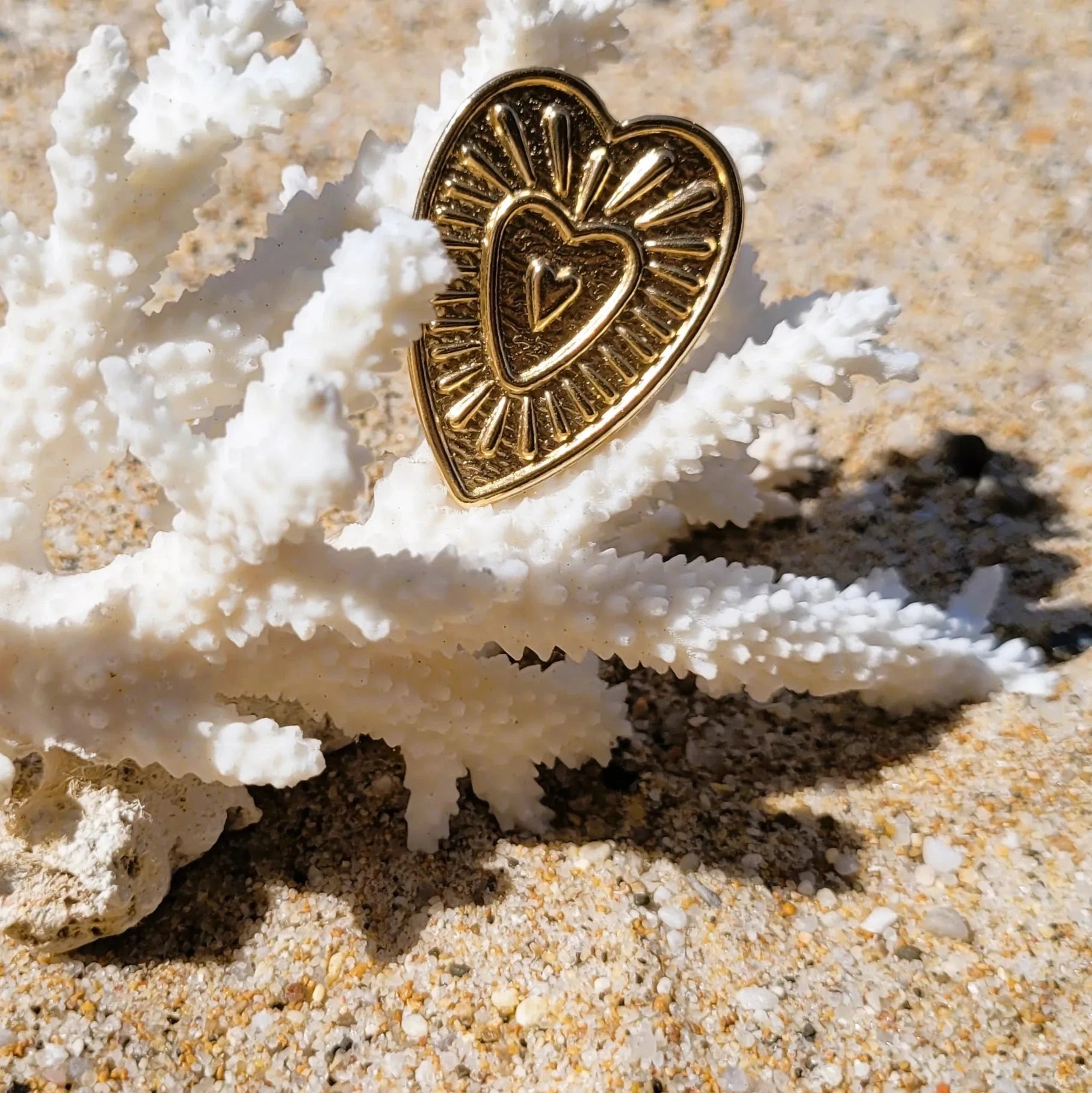 broche fantaisie Valentine en forme de cœur doré