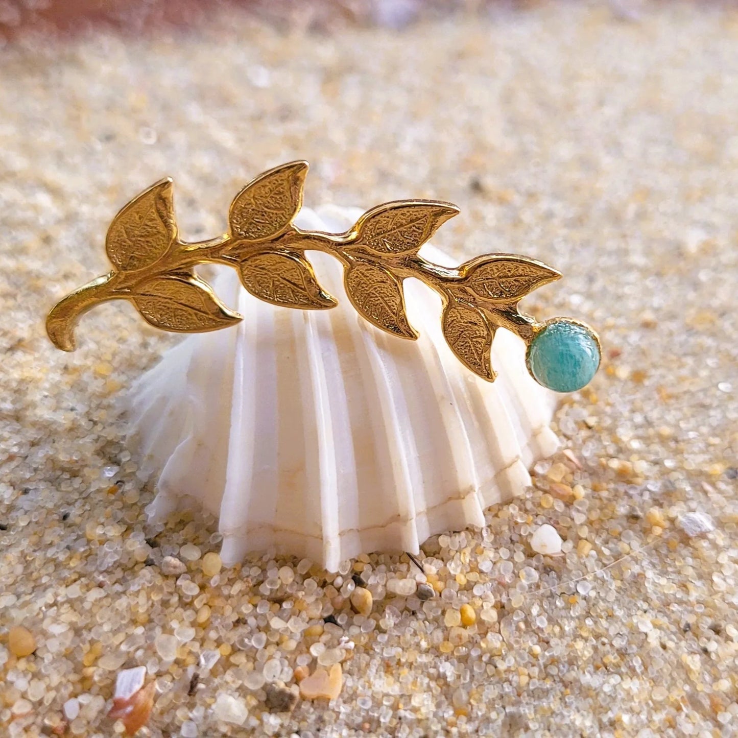 broche pour femme chic Laurier en amazonite et laiton recouvert d’or fin