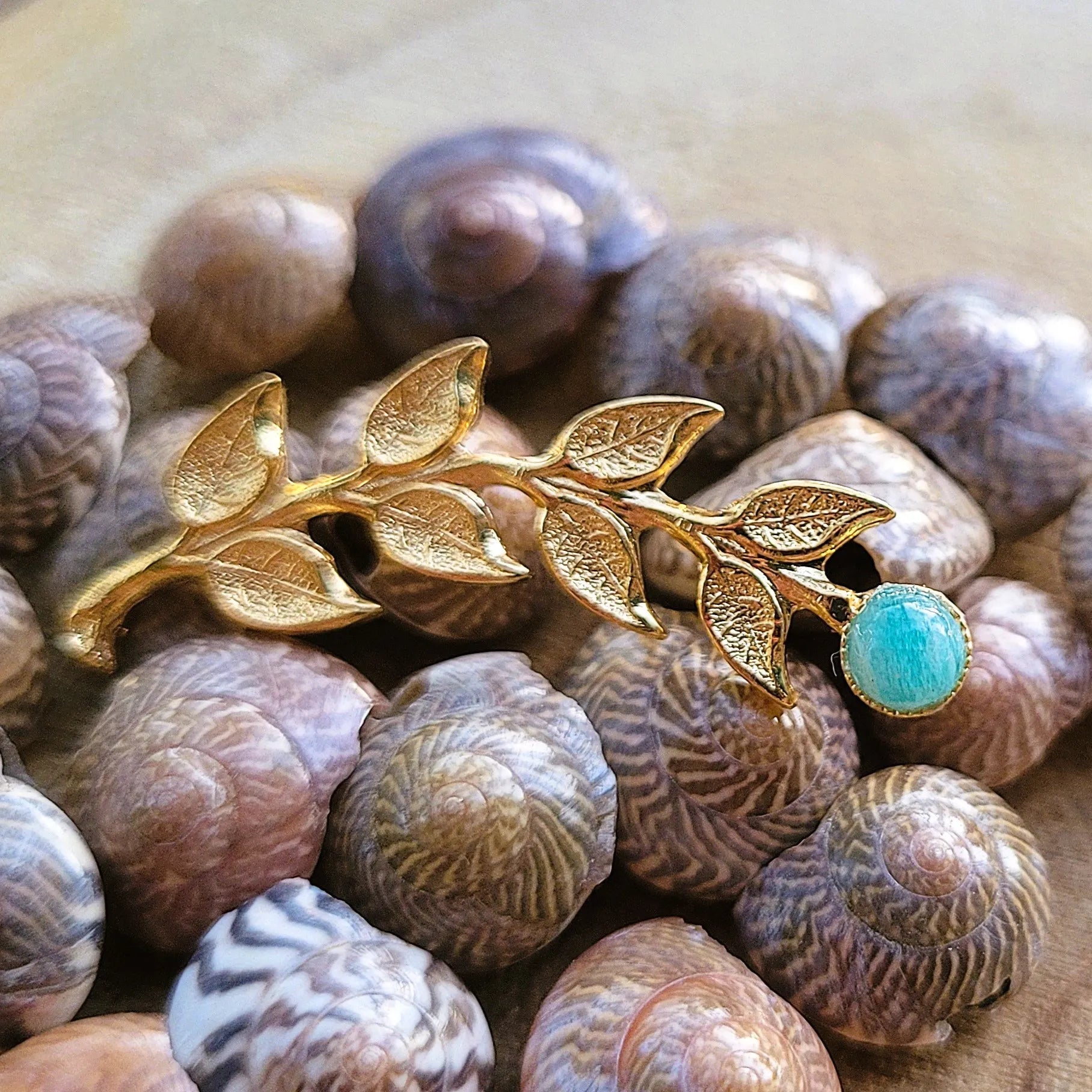 broche pour femme chic Laurier en amazonite véritable accessoire mode