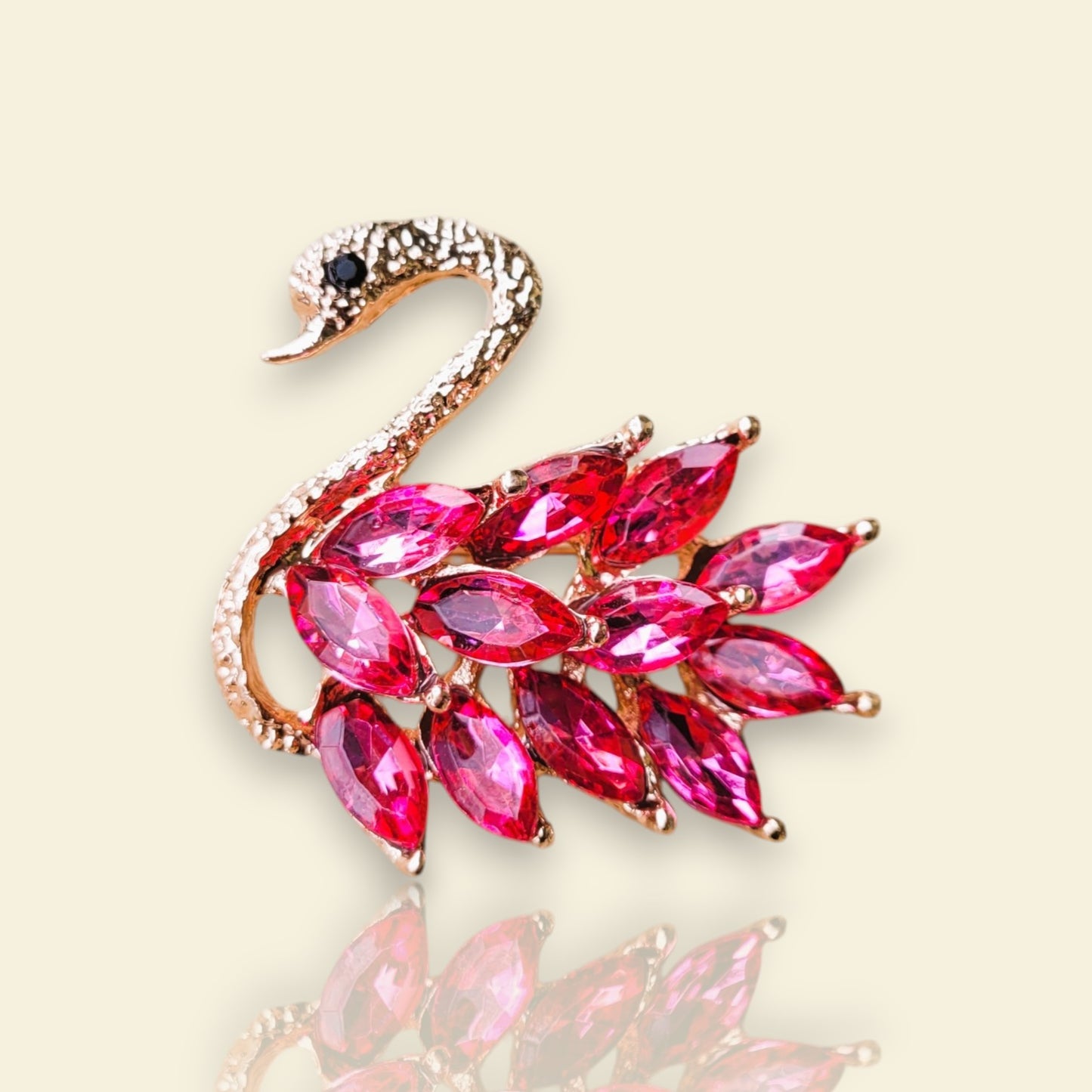 broche luxe Odette, une broche gracieuse pour vêtement de femme