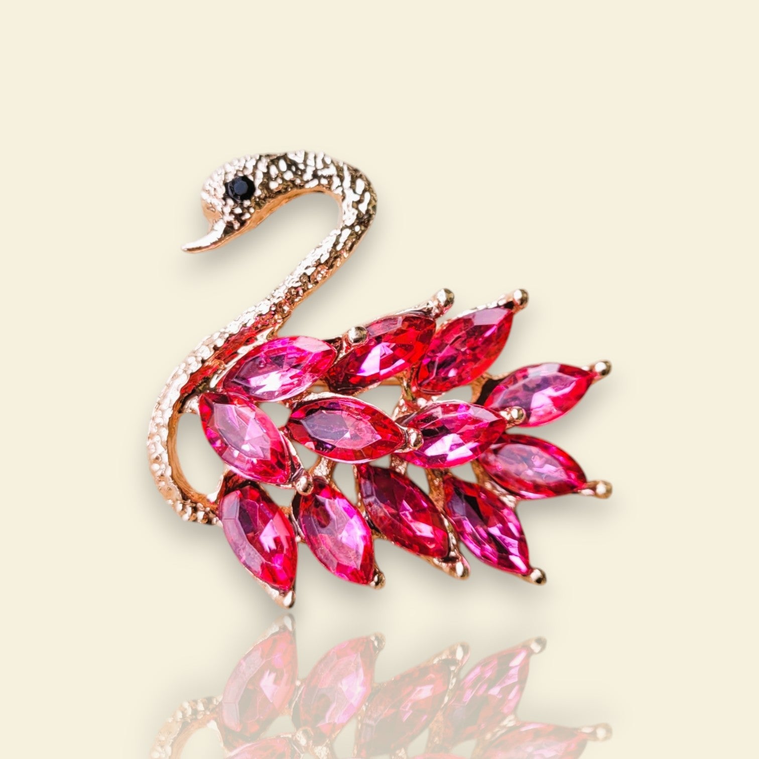 broche luxe Odette, une broche gracieuse pour vêtement de femme