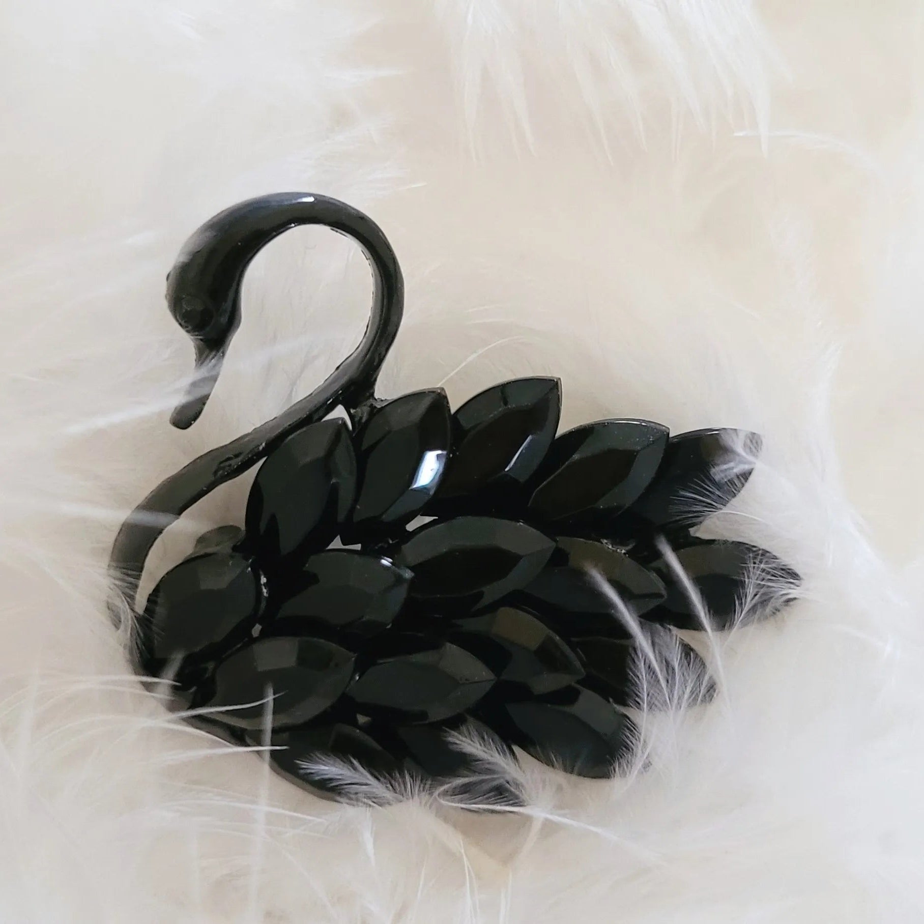 broche luxe Odile, une broche luxe gracieuse